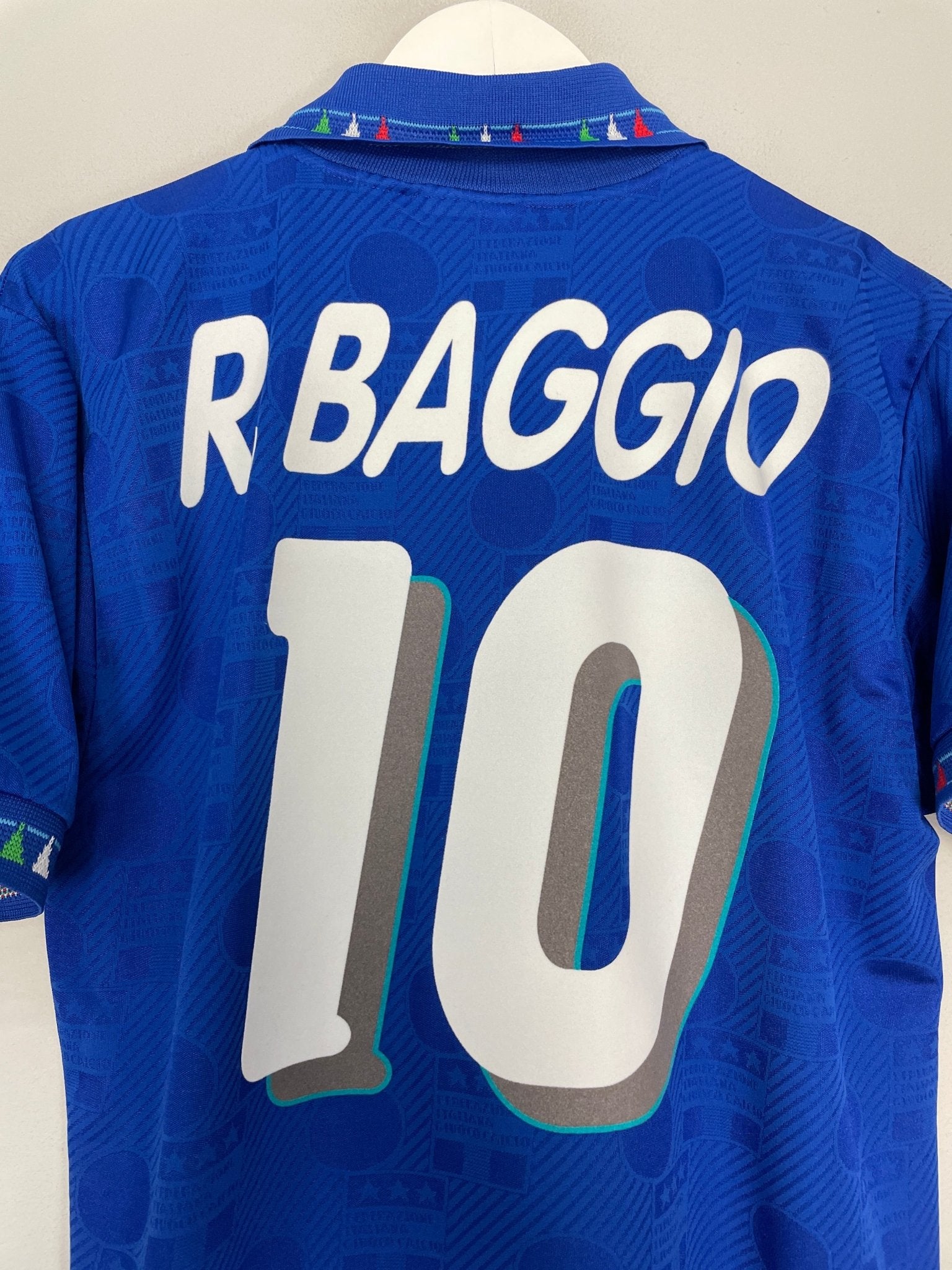 Shop 1994 ITALY BAGGIO #10 HOME SHIRT (L) DIADORA, classic football shirts, vintage football shirts & retro soccer jerseys at Cult Kits