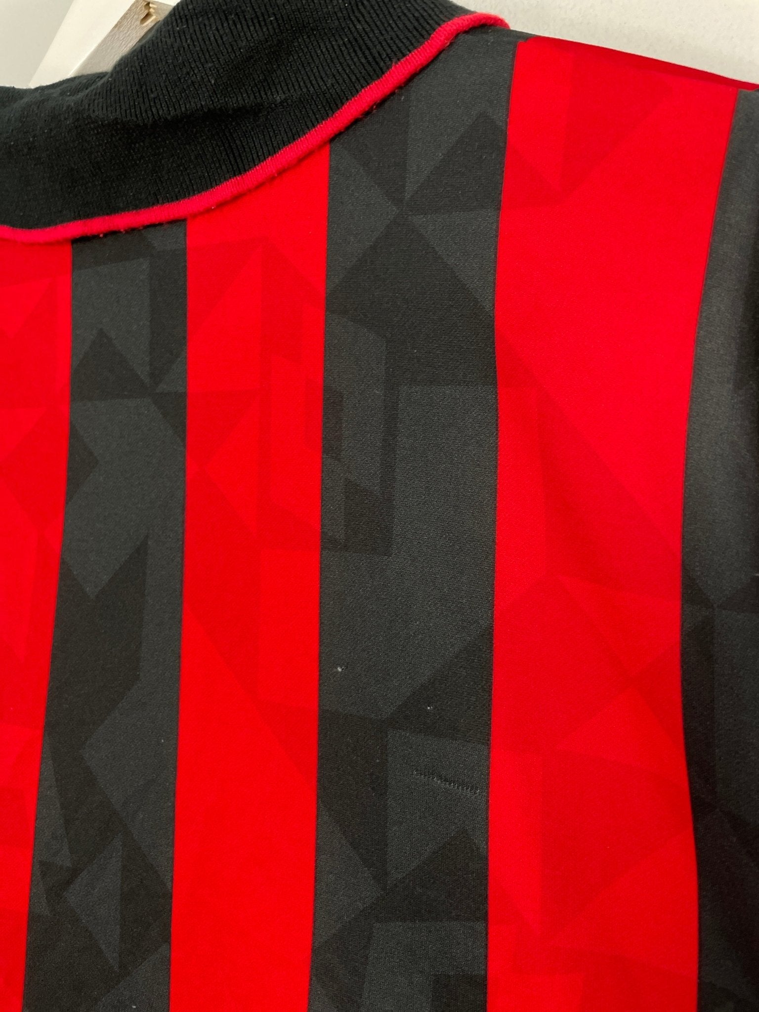 Shop 1994/95 AC MILAN L/S HOME SHIRT (M) LOTTO, classic football shirts, vintage football shirts & retro soccer jerseys at Cult Kits
