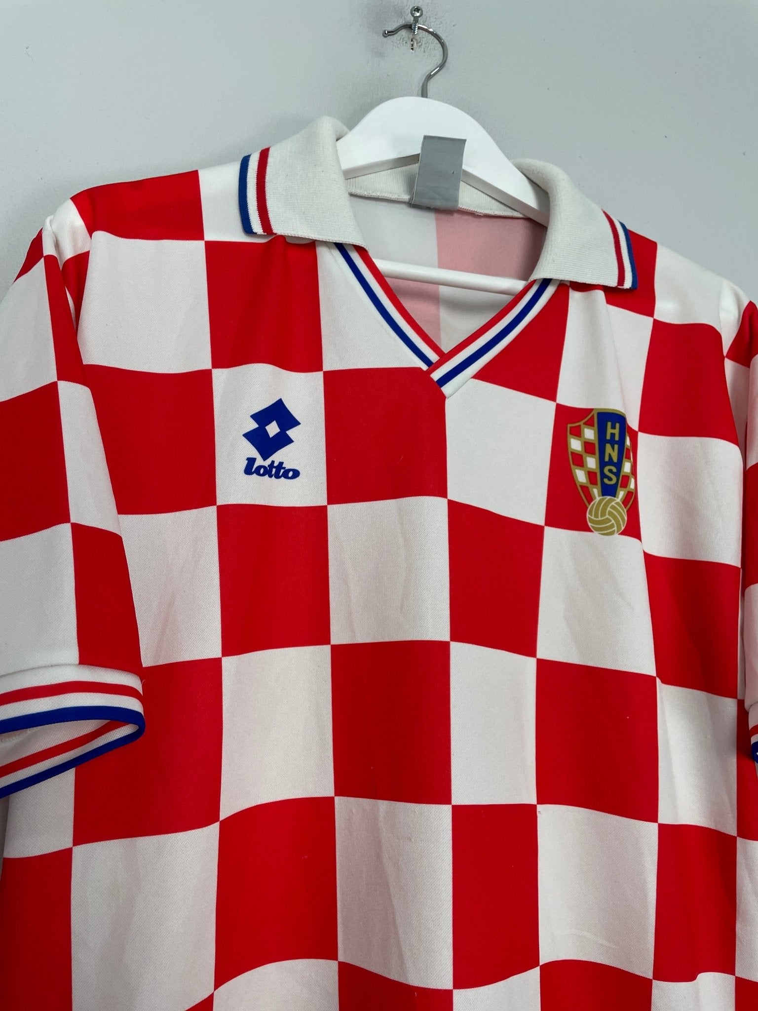 Shop 1994/95 CROATIA HOME SHIRT (XL) LOTTO, classic football shirts, vintage football shirts & retro soccer jerseys at Cult Kits