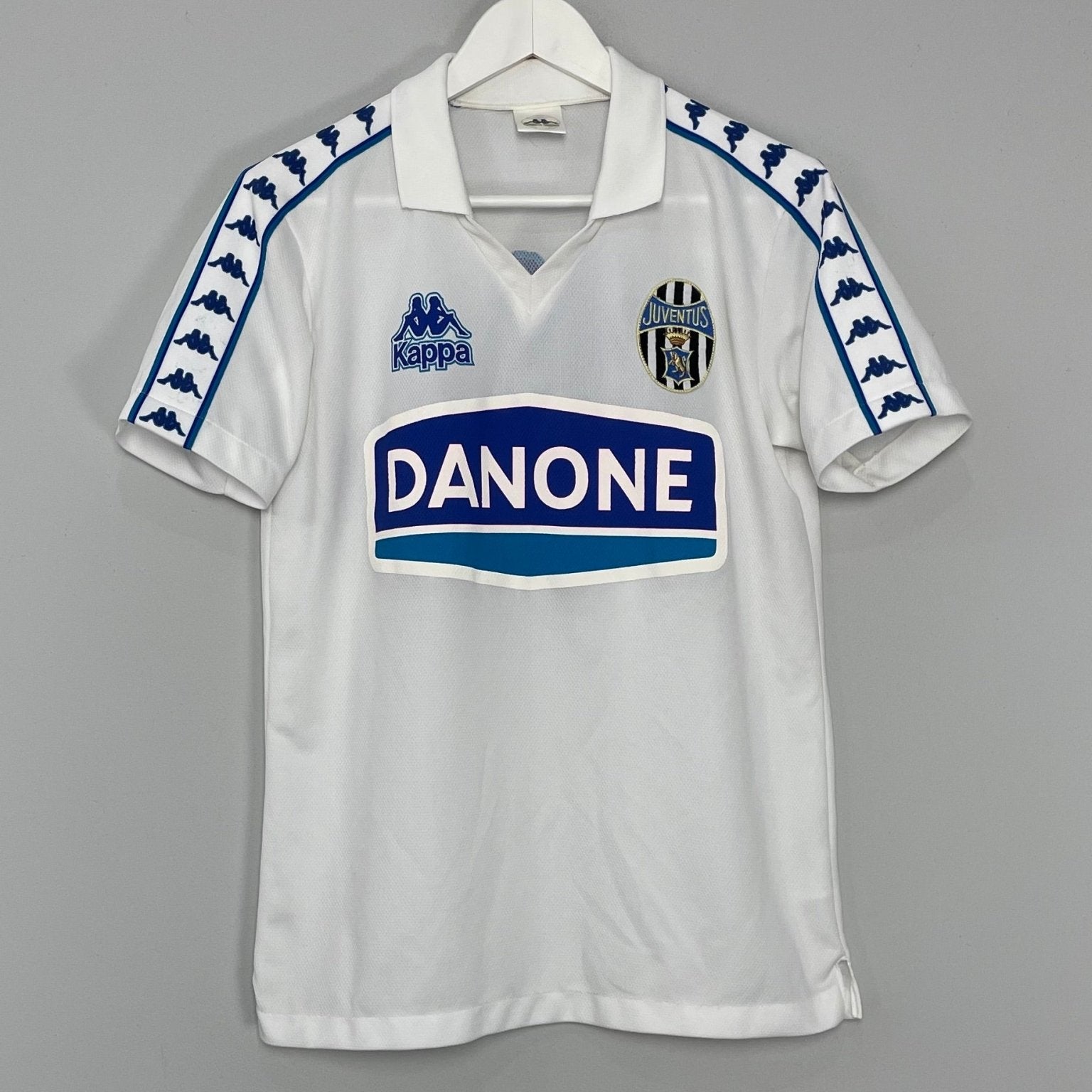 Shop 1994/95 JUVENTUS TRAINING SHIRT (M) KAPPA, classic football shirts, vintage football shirts & retro soccer jerseys at Cult Kits