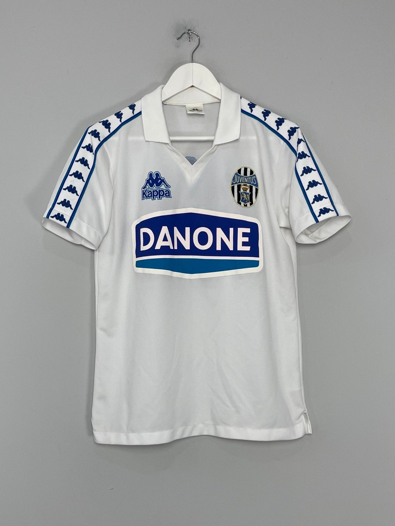 Shop 1994/95 JUVENTUS TRAINING SHIRT (M) KAPPA, classic football shirts, vintage football shirts & retro soccer jerseys at Cult Kits