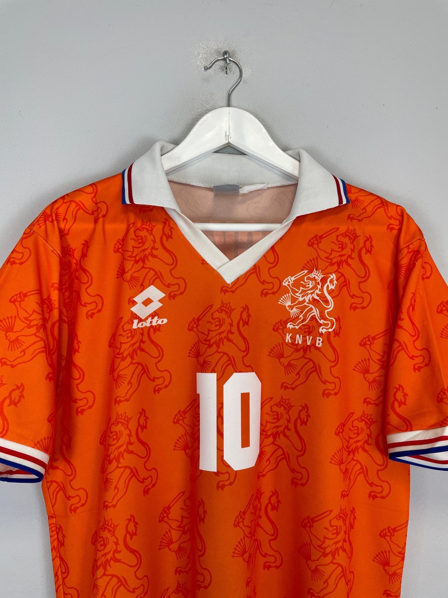 Shop 1994/95 NETHERLANDS BERGKAMP #10 HOME SHIRT (M) LOTTO, classic football shirts, vintage football shirts & retro soccer jerseys at Cult Kits