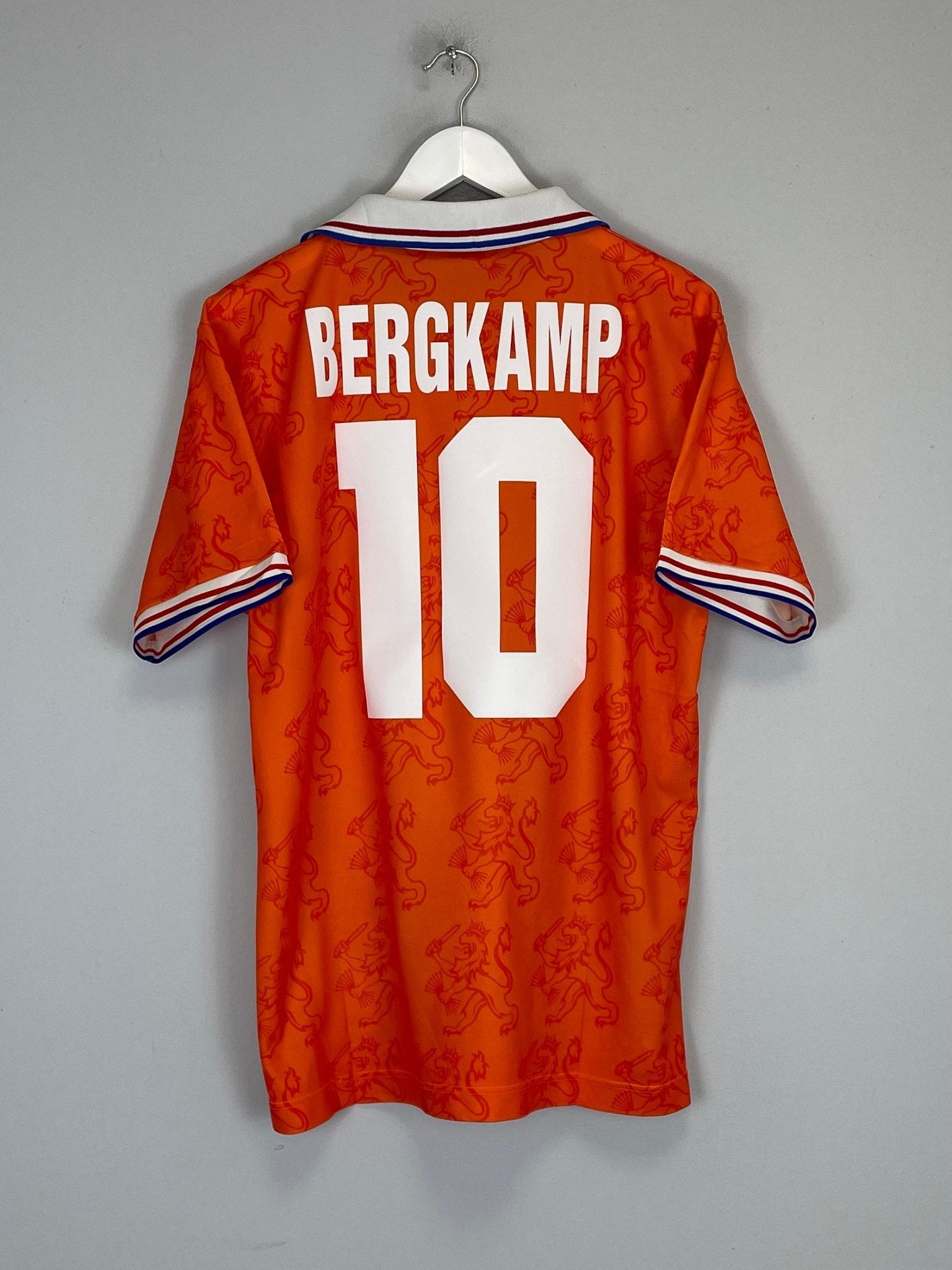 Shop 1994/95 NETHERLANDS BERGKAMP #10 HOME SHIRT (M) LOTTO, classic football shirts, vintage football shirts & retro soccer jerseys at Cult Kits