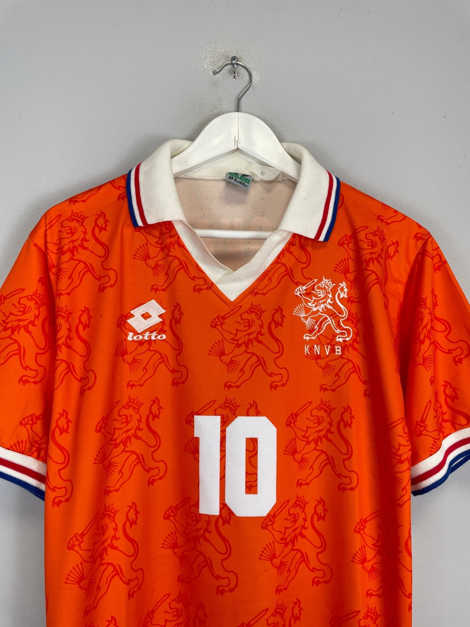 Shop 1994/95 NETHERLANDS BERGKAMP #10 HOME SHIRT (M) LOTTO, classic football shirts, vintage football shirts & retro soccer jerseys at Cult Kits