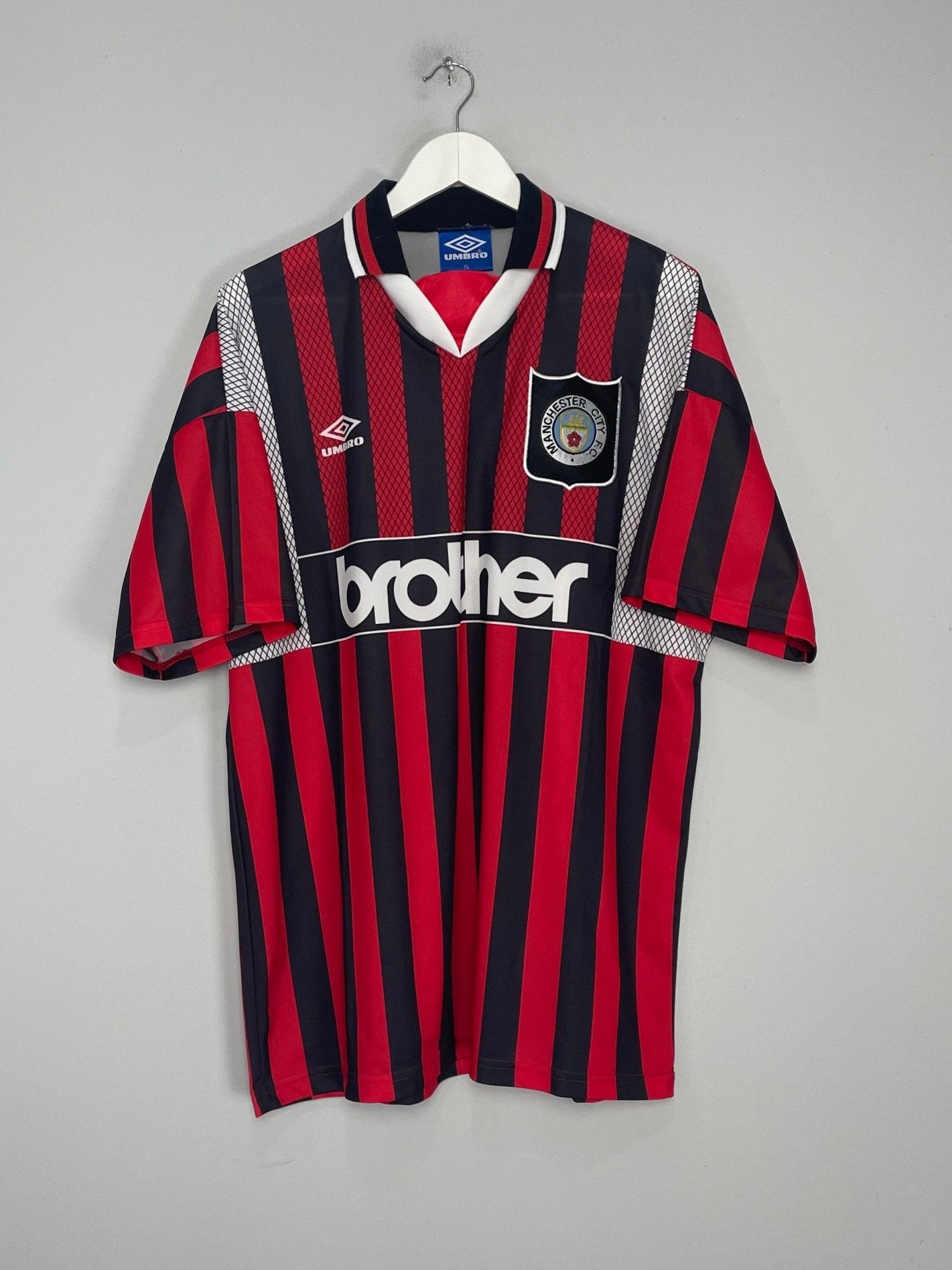 Shop 1994/96 MANCHESTER CITY AWAY SHIRT (XL) UMBRO, classic football shirts, vintage football shirts & retro soccer jerseys at Cult Kits