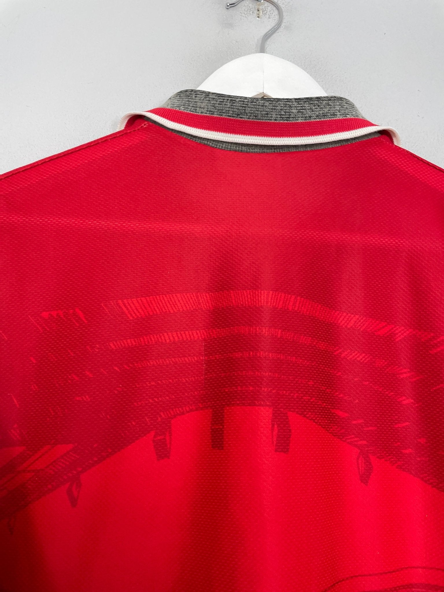 Shop 1994/96 MANCHESTER UNITED HOME SHIRT (M) UMBRO, classic football shirts, vintage football shirts & retro soccer jerseys at Cult Kits