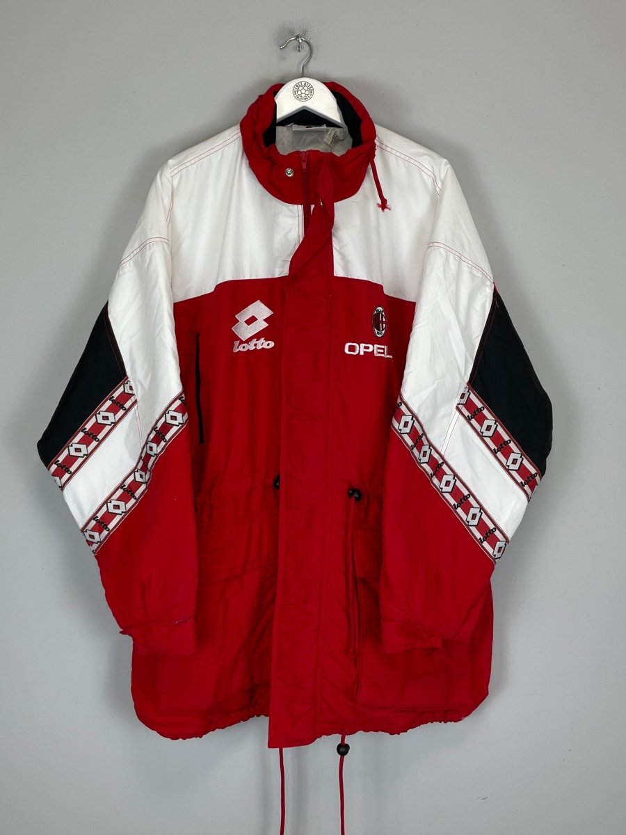 1995/96 AC MILAN BENCH COAT (XXL) LOTTO - Cult Kits - XXL - Buy Vintage Football Shirts, Authentic Retro Football Shirts For Sale, Classic Football Shirts & Soccer Jersey