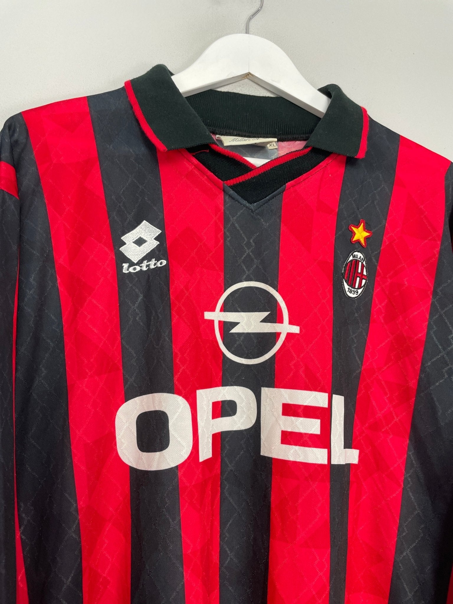 Shop 1995/96 AC MILAN L/S HOME SHIRT (XL) LOTTO, classic football shirts, vintage football shirts & retro soccer jerseys at Cult Kits