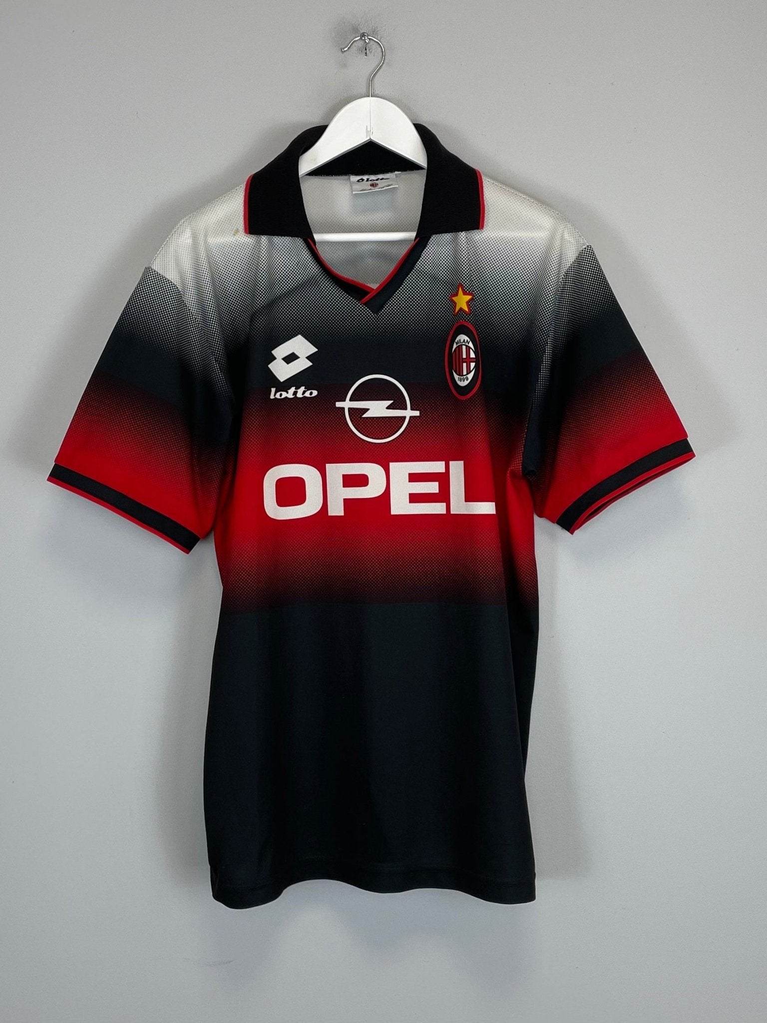 Shop 1995/96 AC MILAN TRAINING SHIRT (L) LOTTO, classic football shirts, vintage football shirts & retro soccer jerseys at Cult Kits