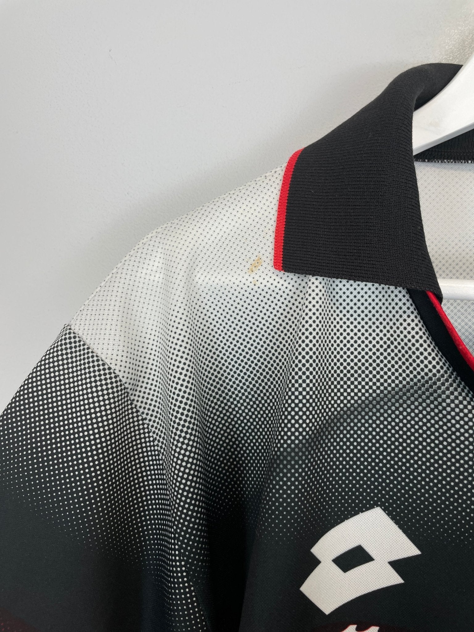 Shop 1995/96 AC MILAN TRAINING SHIRT (L) LOTTO, classic football shirts, vintage football shirts & retro soccer jerseys at Cult Kits