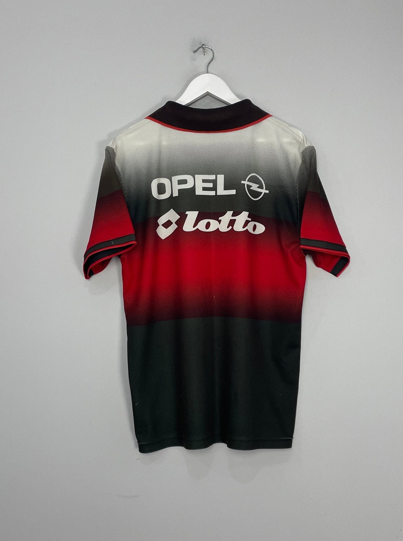 Shop 1995/96 AC MILAN TRAINING SHIRT (L) LOTTO, classic football shirts, vintage football shirts & retro soccer jerseys at Cult Kits
