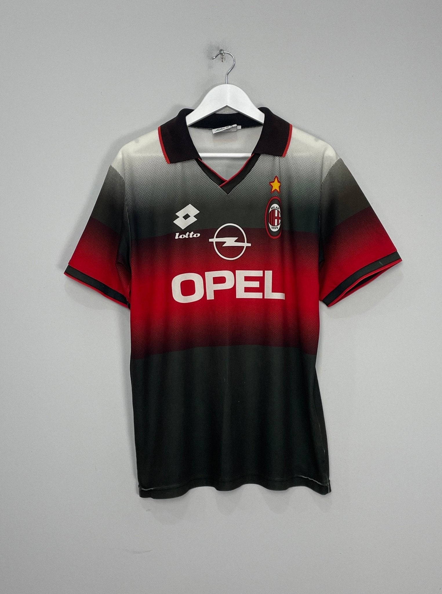 Shop 1995/96 AC MILAN TRAINING SHIRT (L) LOTTO, classic football shirts, vintage football shirts & retro soccer jerseys at Cult Kits