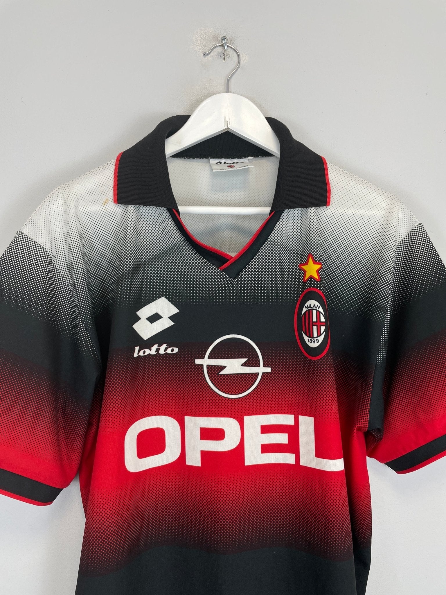 Shop 1995/96 AC MILAN TRAINING SHIRT (L) LOTTO, classic football shirts, vintage football shirts & retro soccer jerseys at Cult Kits