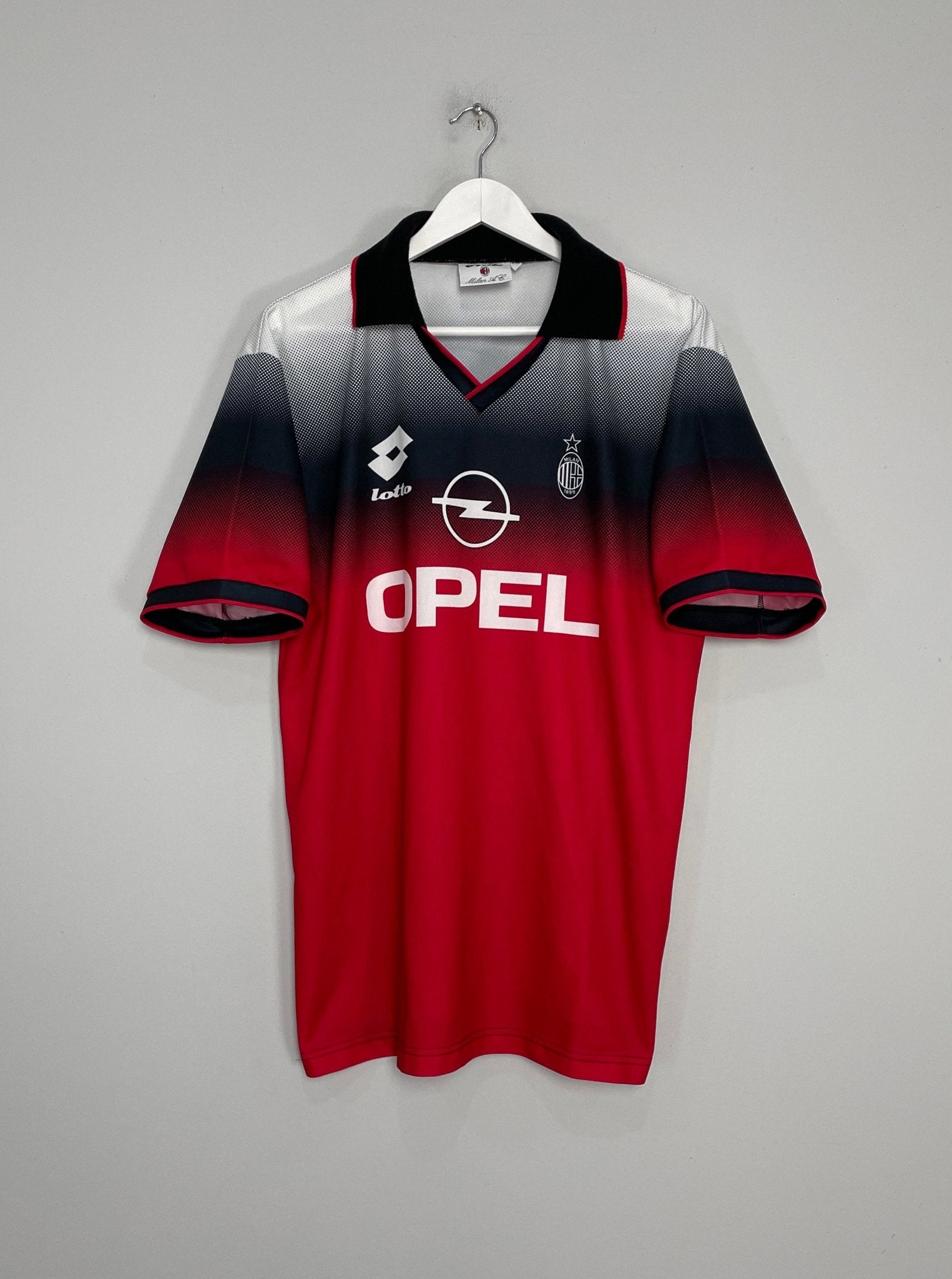 Shop 1995/96 AC MILAN TRAINING SHIRT (XL) LOTTO, classic football shirts, vintage football shirts & retro soccer jerseys at Cult Kits