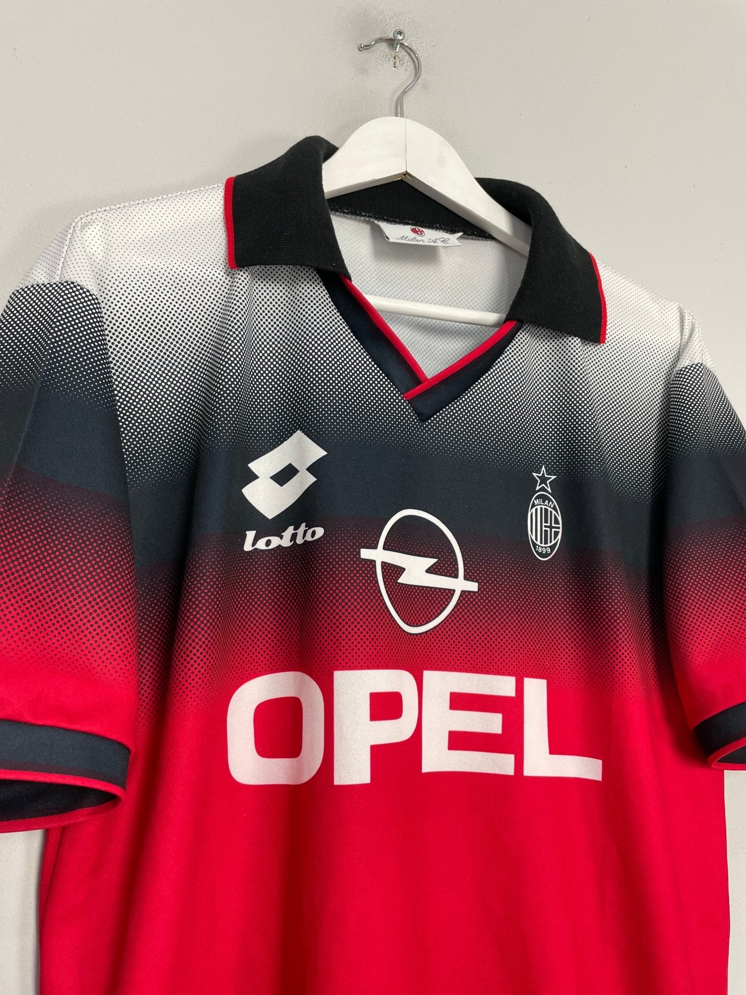 Shop 1995/96 AC MILAN TRAINING SHIRT (XL) LOTTO, classic football shirts, vintage football shirts & retro soccer jerseys at Cult Kits
