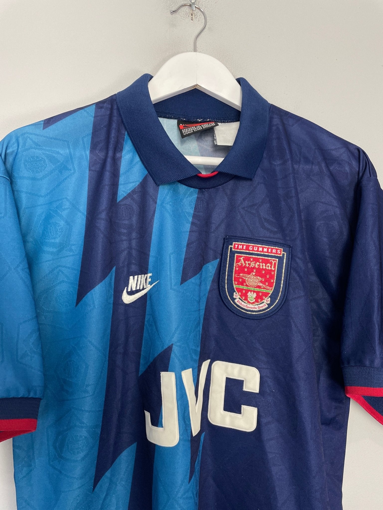 Shop 1995/96 ARSENAL AWAY SHIRT (L) NIKE, classic football shirts, vintage football shirts & retro soccer jerseys at Cult Kits
