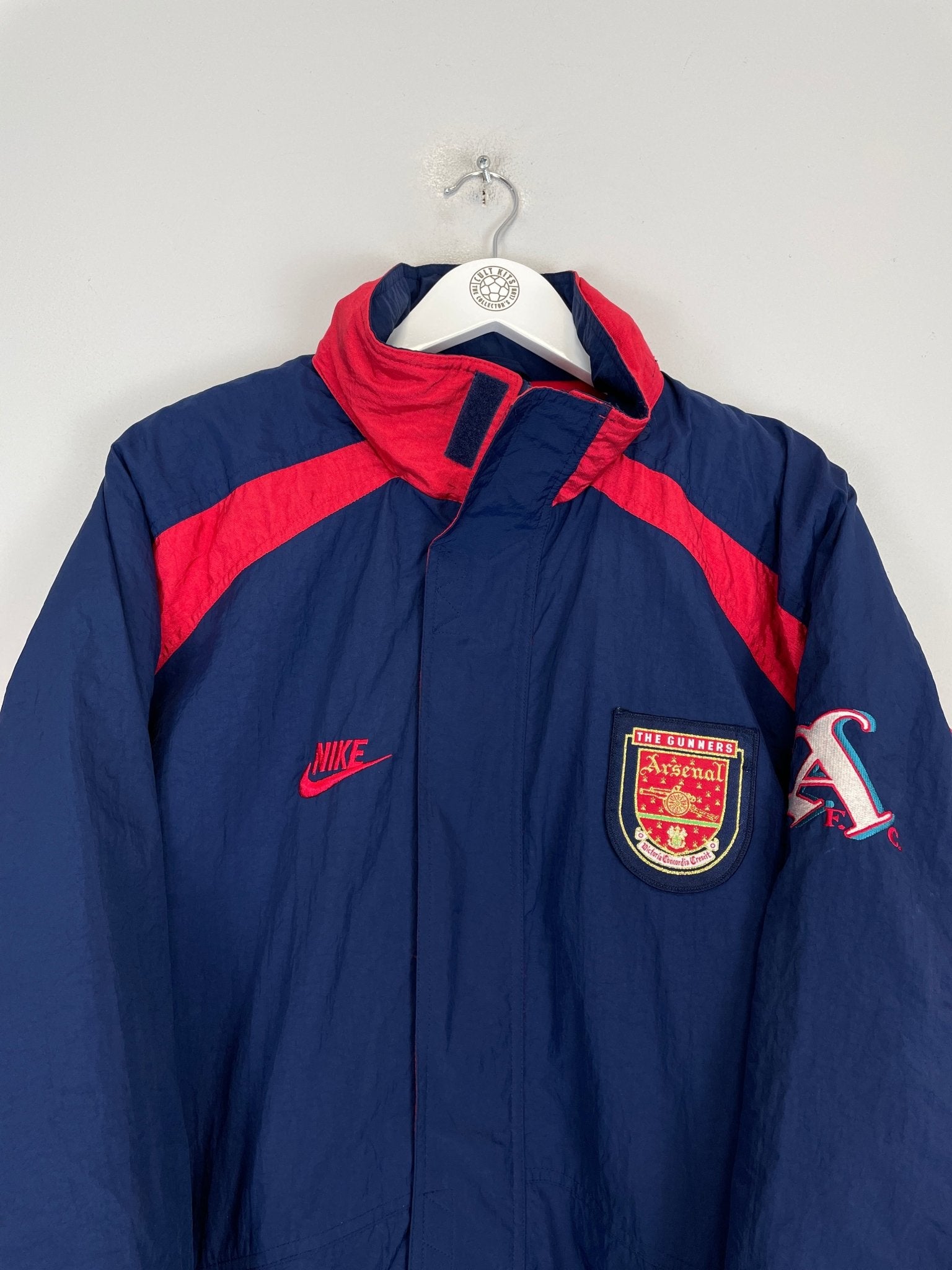 Shop 1995/96 ARSENAL BENCH COAT (L) NIKE, classic football shirts, vintage football shirts & retro soccer jerseys at Cult Kits