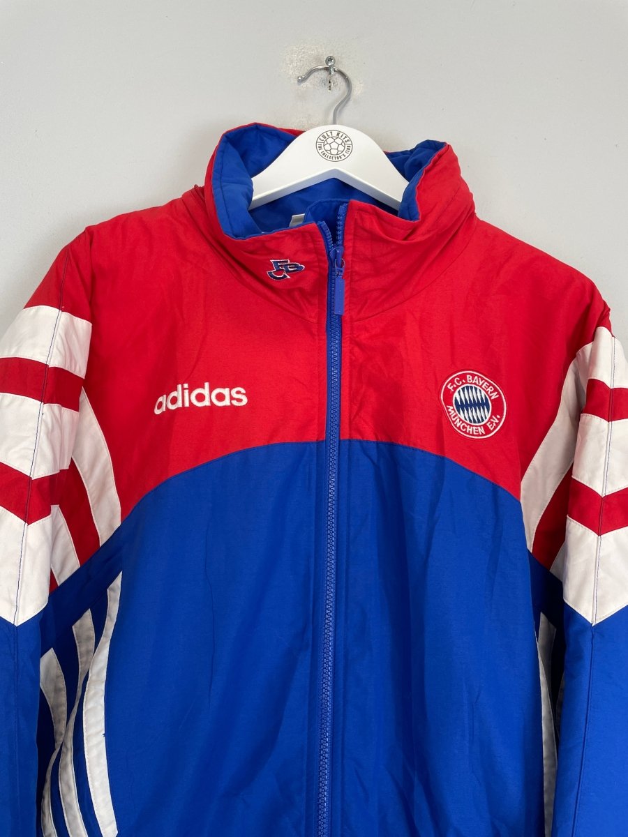 1995/96 BAYERN MUNICH BENCH COAT (L) ADIDAS - Cult Kits - Large - Buy Vintage Football Shirts, Authentic Retro Football Shirts For Sale, Classic Football Shirts & Soccer Jersey