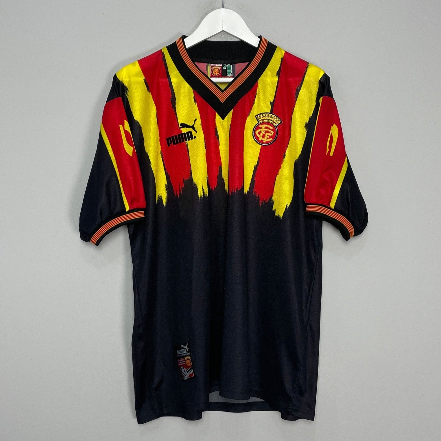 Shop 1995/96 CATALUNYA AWAY SHIRT (XL) PUMA, classic football shirts, vintage football shirts & retro soccer jerseys at Cult Kits