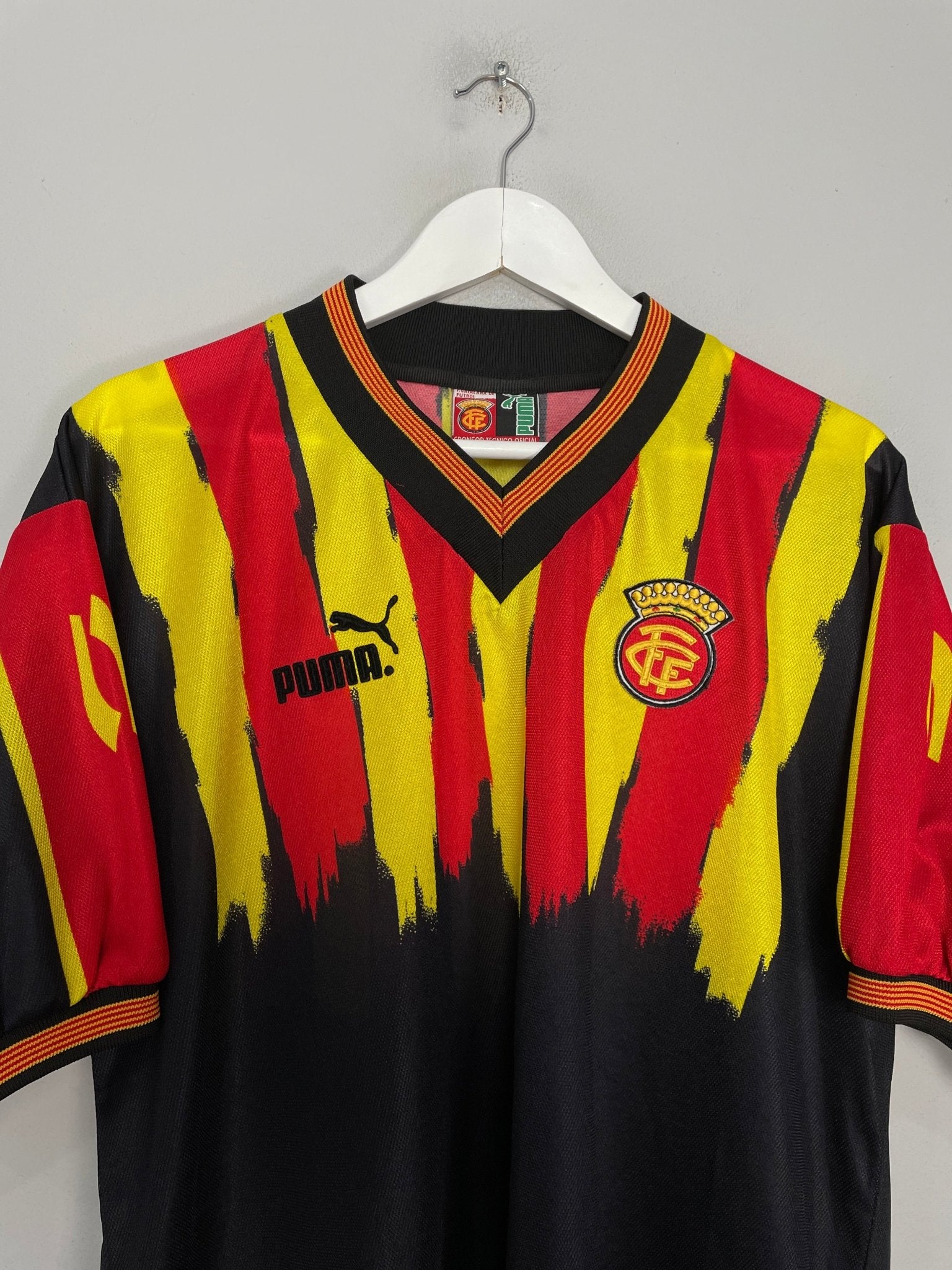 Shop 1995/96 CATALUNYA AWAY SHIRT (XL) PUMA, classic football shirts, vintage football shirts & retro soccer jerseys at Cult Kits