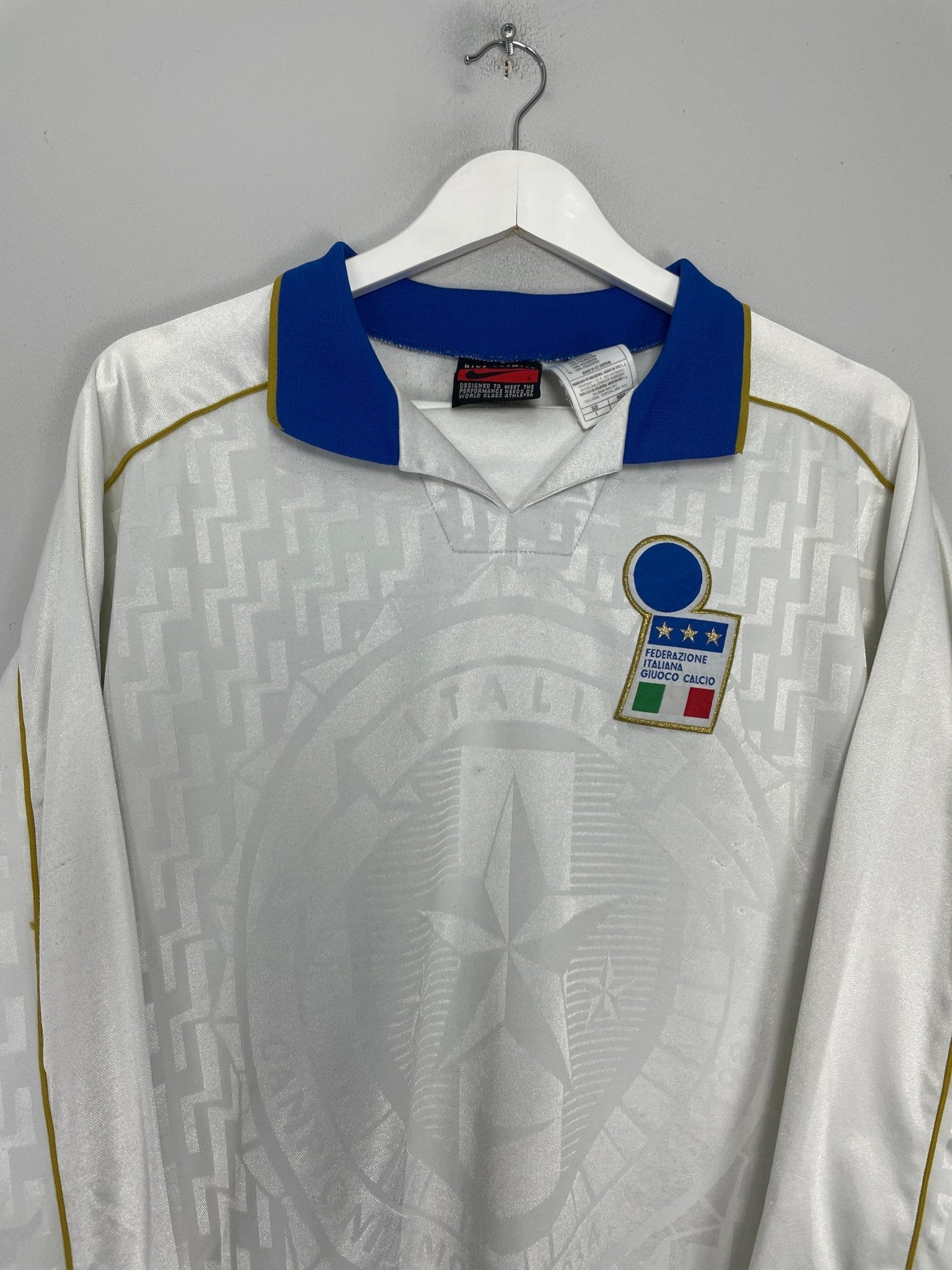 Shop 1995/96 ITALY #17 L/S *PLAYER ISSUE* AWAY SHIRT (L) NIKE, classic football shirts, vintage football shirts & retro soccer jerseys at Cult Kits
