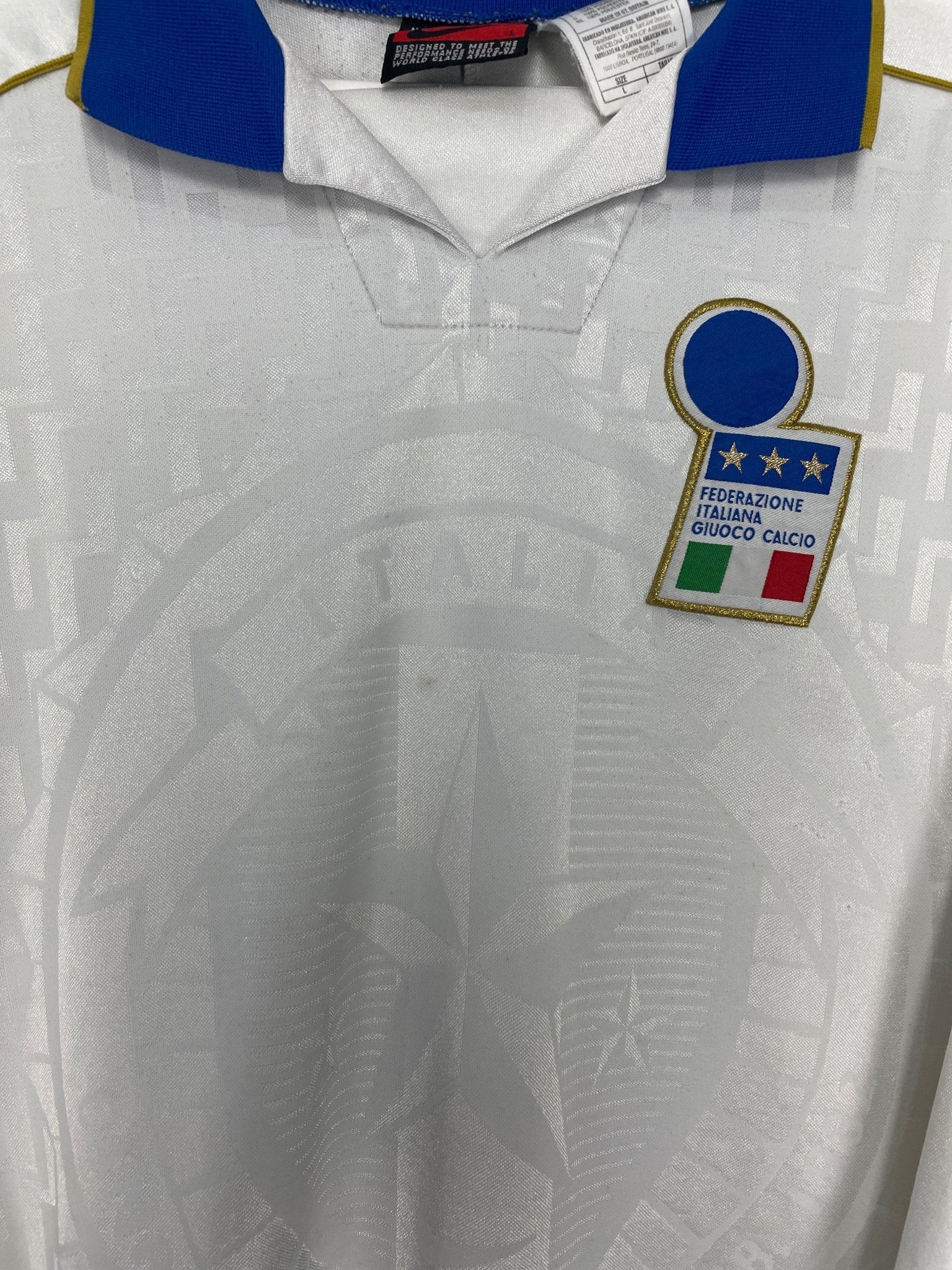 Shop 1995/96 ITALY #17 L/S *PLAYER ISSUE* AWAY SHIRT (L) NIKE, classic football shirts, vintage football shirts & retro soccer jerseys at Cult Kits