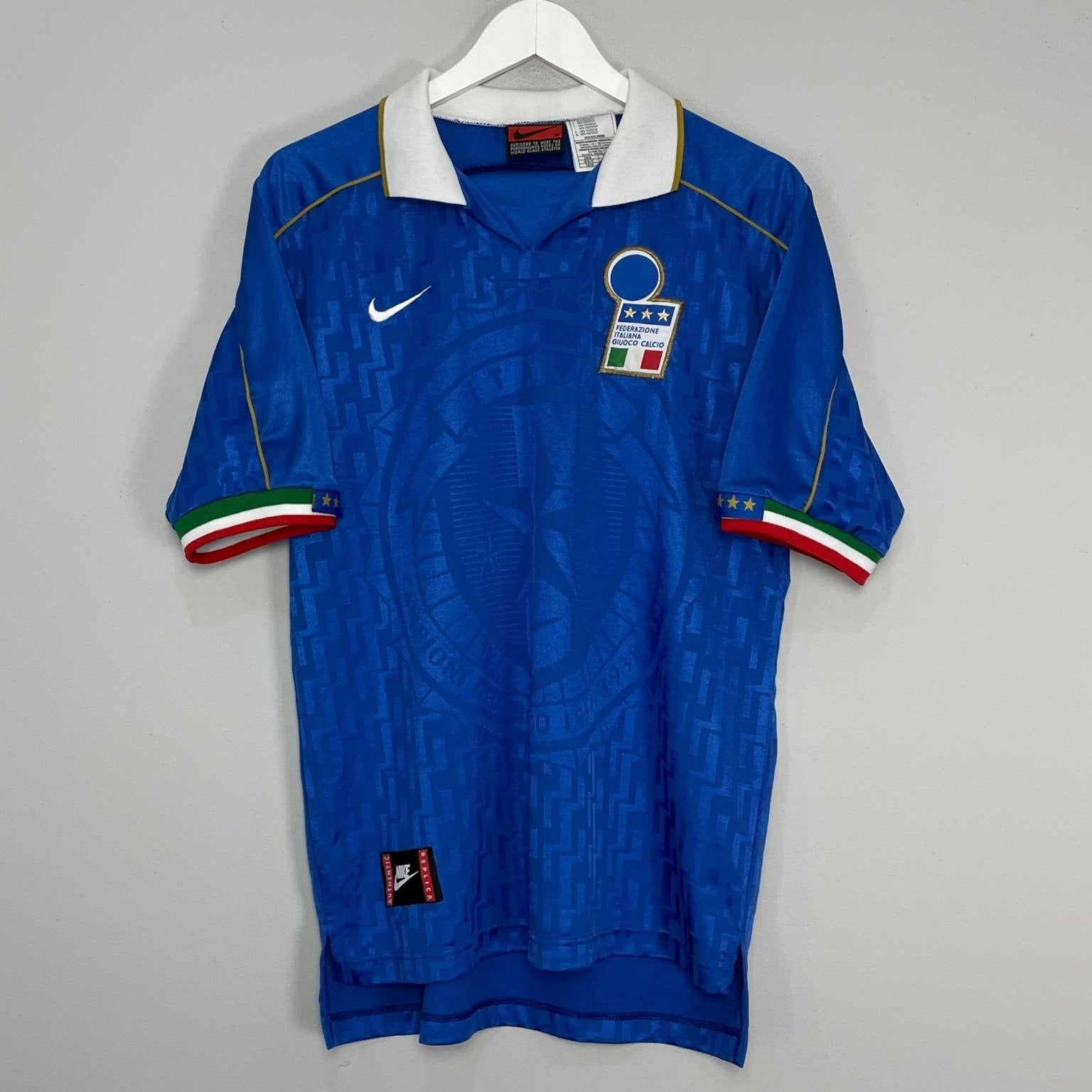 Shop 1995/96 ITALY HOME SHIRT (M) NIKE, classic football shirts, vintage football shirts & retro soccer jerseys at Cult Kits