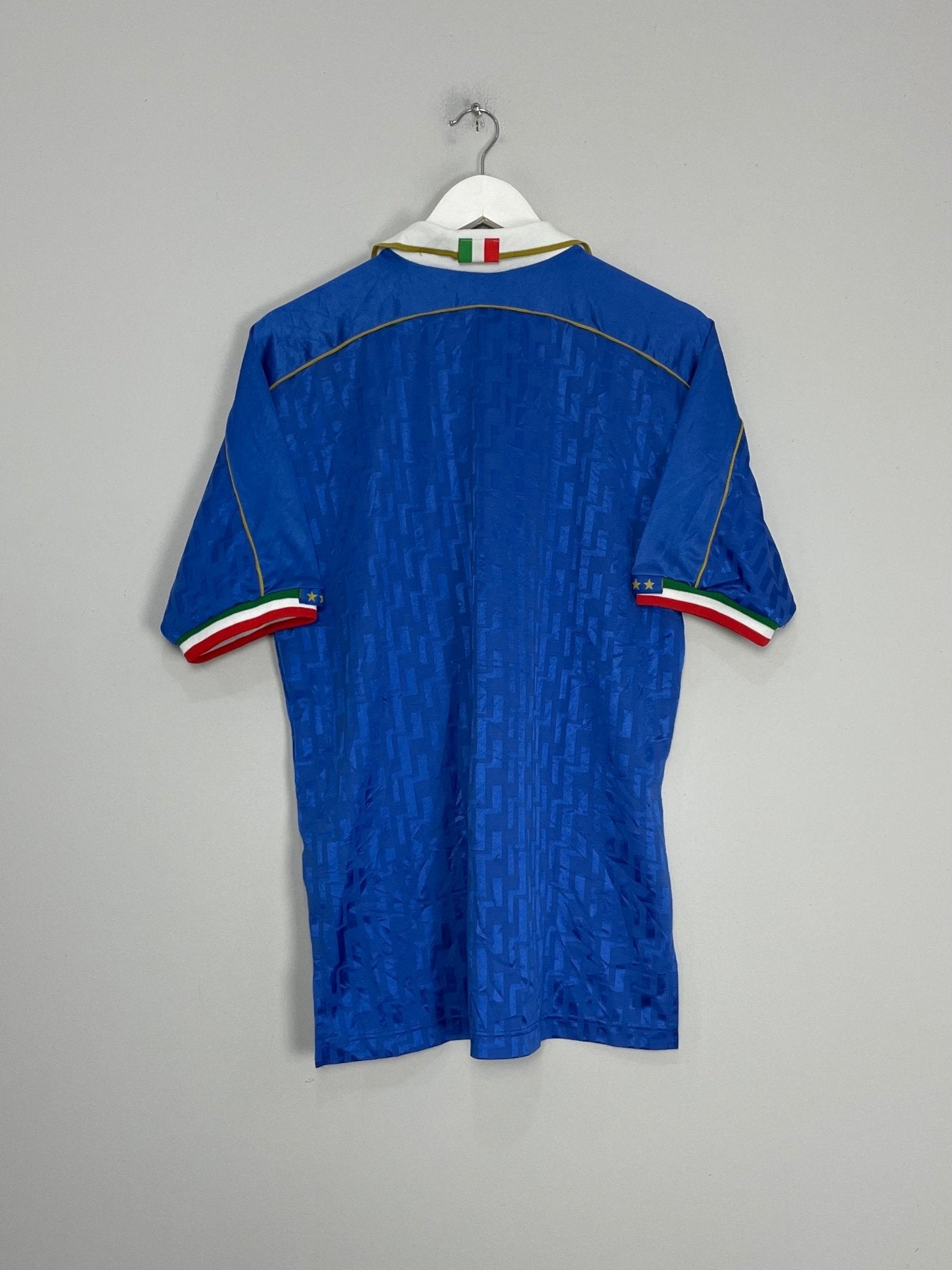 Shop 1995/96 ITALY HOME SHIRT (M) NIKE, classic football shirts, vintage football shirts & retro soccer jerseys at Cult Kits