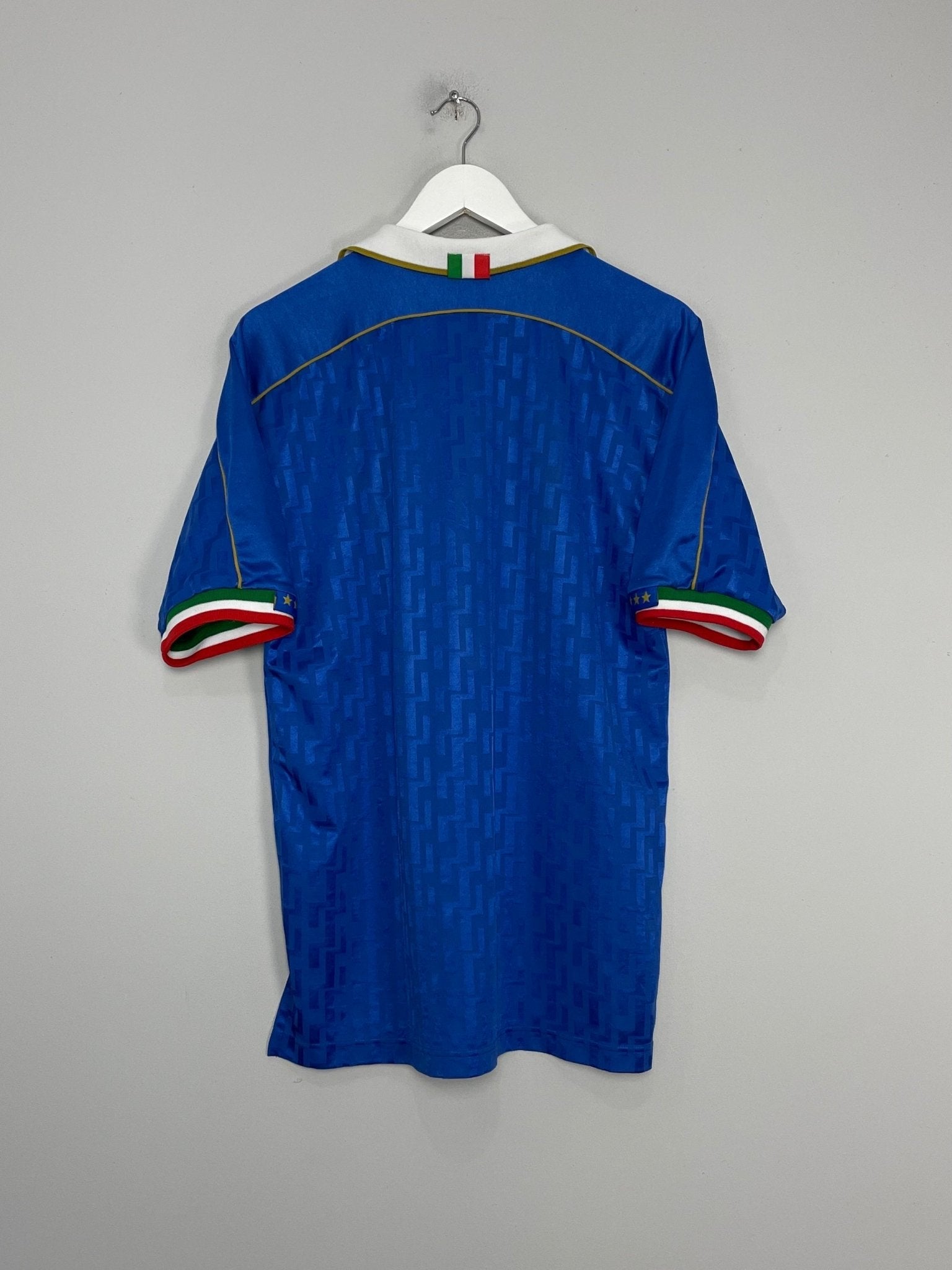 Shop 1995/96 ITALY HOME SHIRT (M) NIKE, classic football shirts, vintage football shirts & retro soccer jerseys at Cult Kits