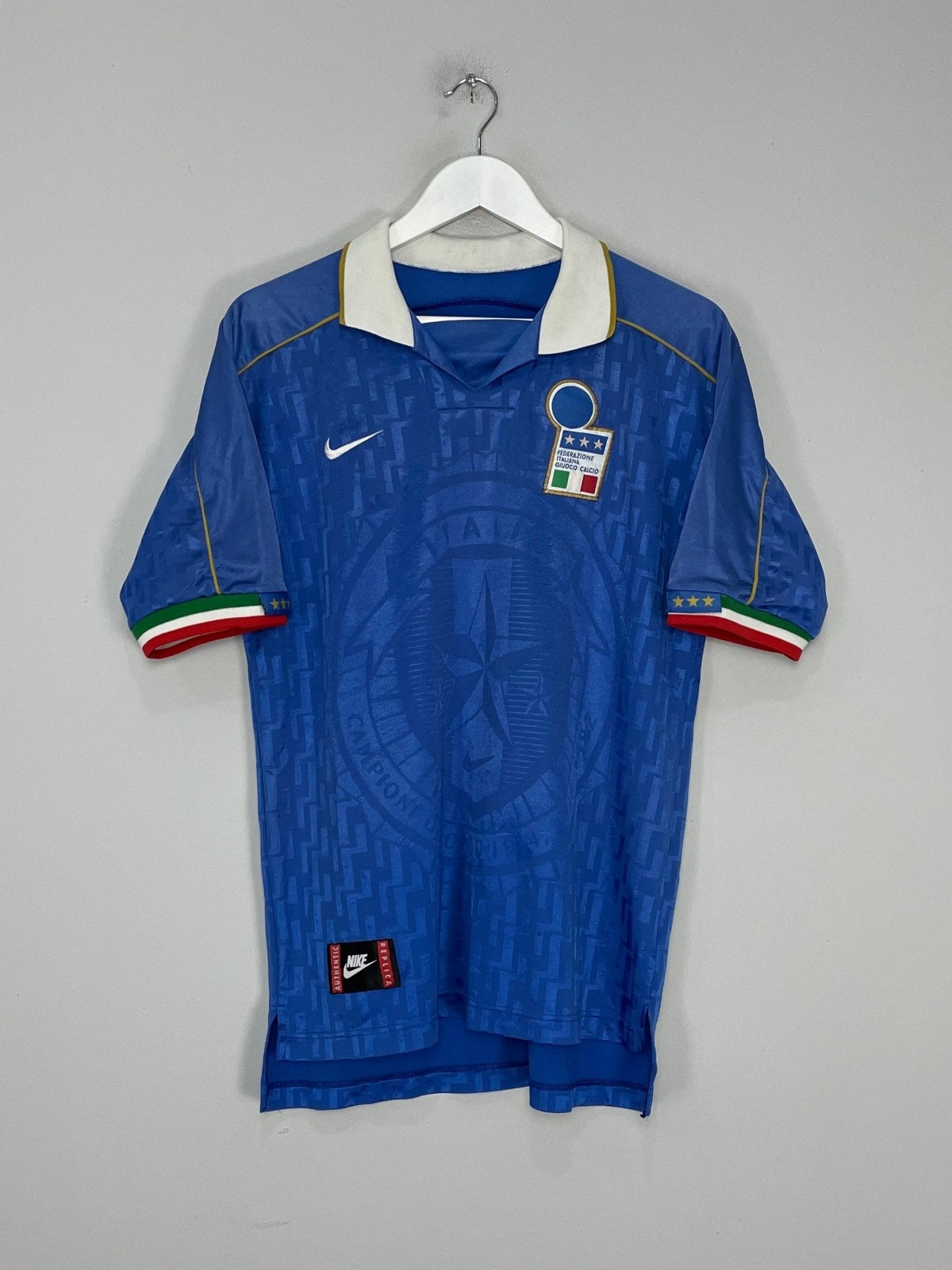 Shop 1995/96 ITALY HOME SHIRT (M) NIKE, classic football shirts, vintage football shirts & retro soccer jerseys at Cult Kits