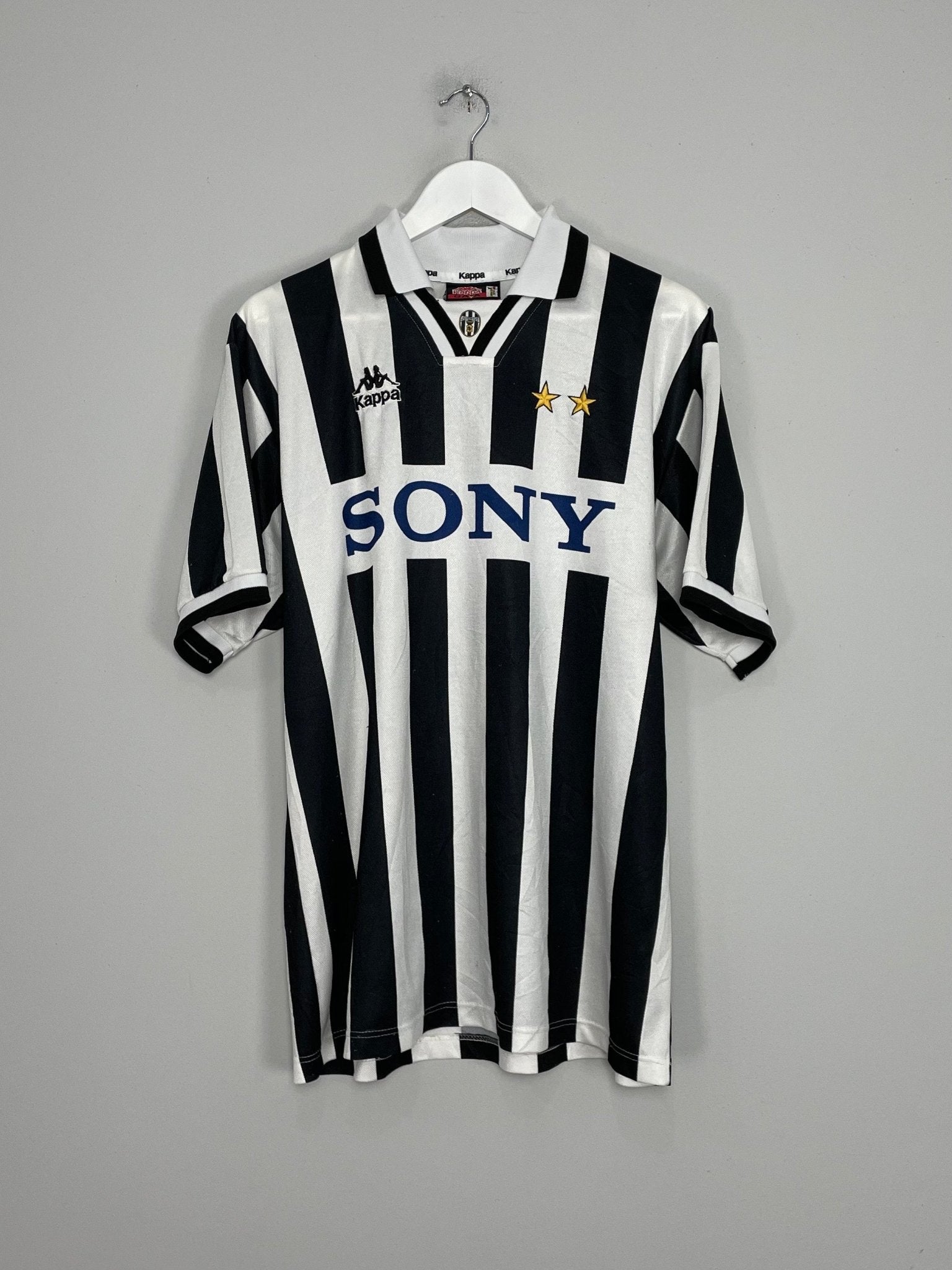 Shop 1995/96 JUVENTUS HOME SHIRT (XL) KAPPA, classic football shirts, vintage football shirts & retro soccer jerseys at Cult Kits