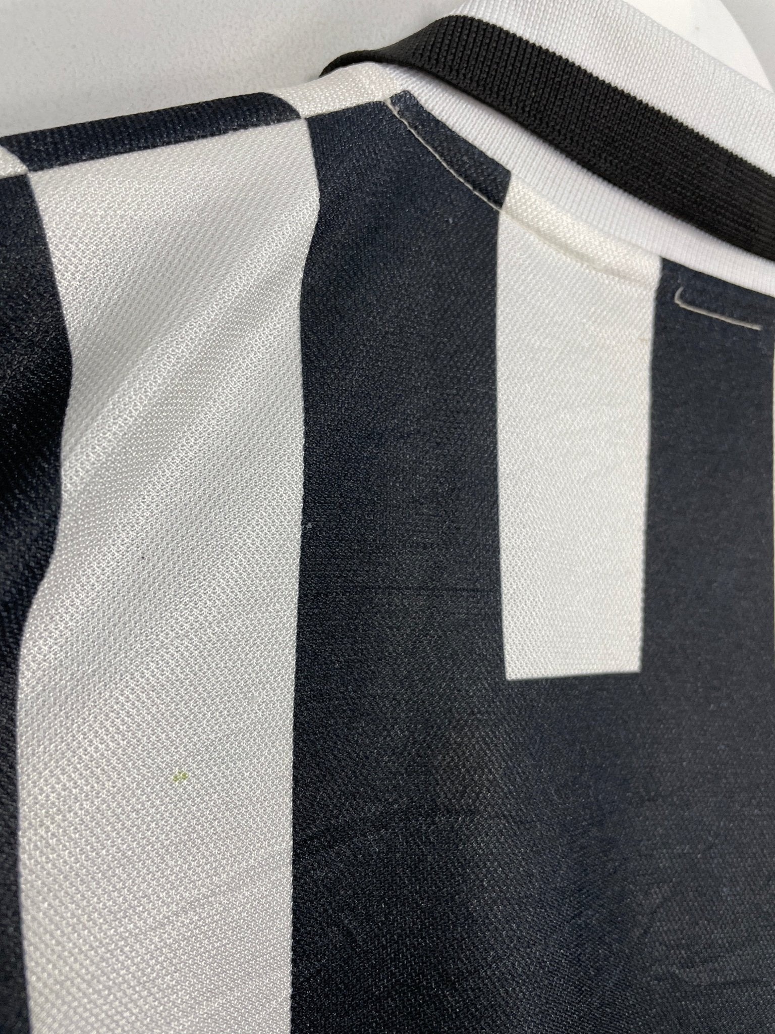 Shop 1995/96 JUVENTUS HOME SHIRT (XL) KAPPA, classic football shirts, vintage football shirts & retro soccer jerseys at Cult Kits