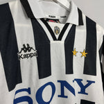 Shop 1995/96 JUVENTUS HOME SHIRT (XL) KAPPA, classic football shirts, vintage football shirts & retro soccer jerseys at Cult Kits