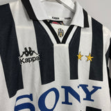 Shop 1995/96 JUVENTUS HOME SHIRT (XL) KAPPA, classic football shirts, vintage football shirts & retro soccer jerseys at Cult Kits