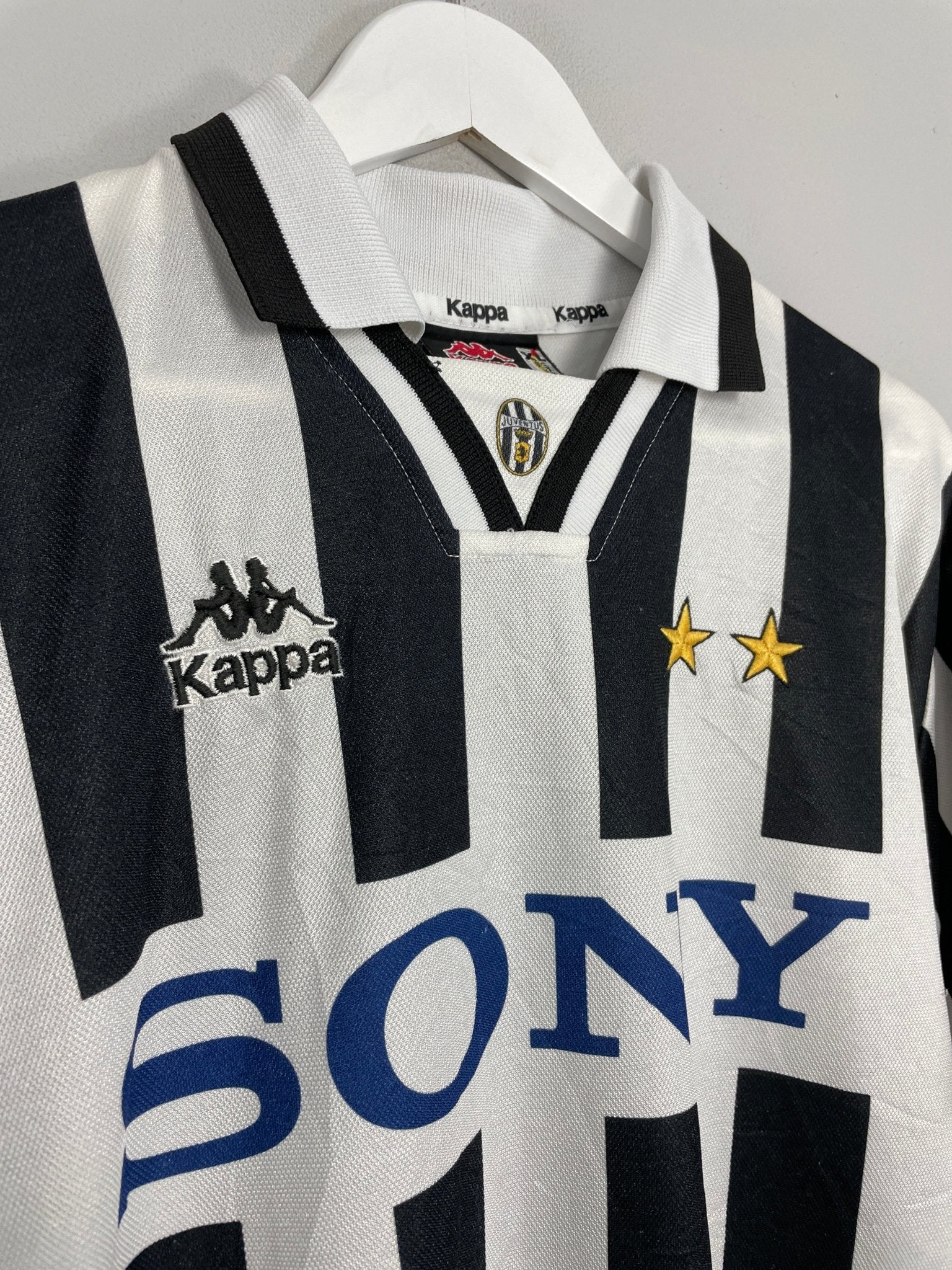 Shop 1995/96 JUVENTUS HOME SHIRT (XL) KAPPA, classic football shirts, vintage football shirts & retro soccer jerseys at Cult Kits