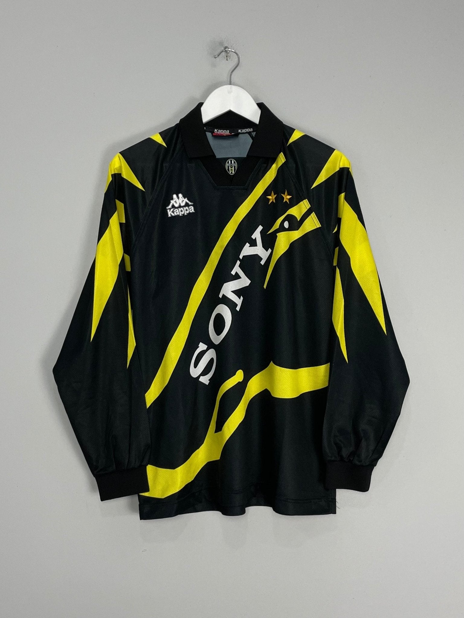 Shop 1995/96 JUVENTUS L/S THIRD SHIRT (L) KAPPA, classic football shirts, vintage football shirts & retro soccer jerseys at Cult Kits