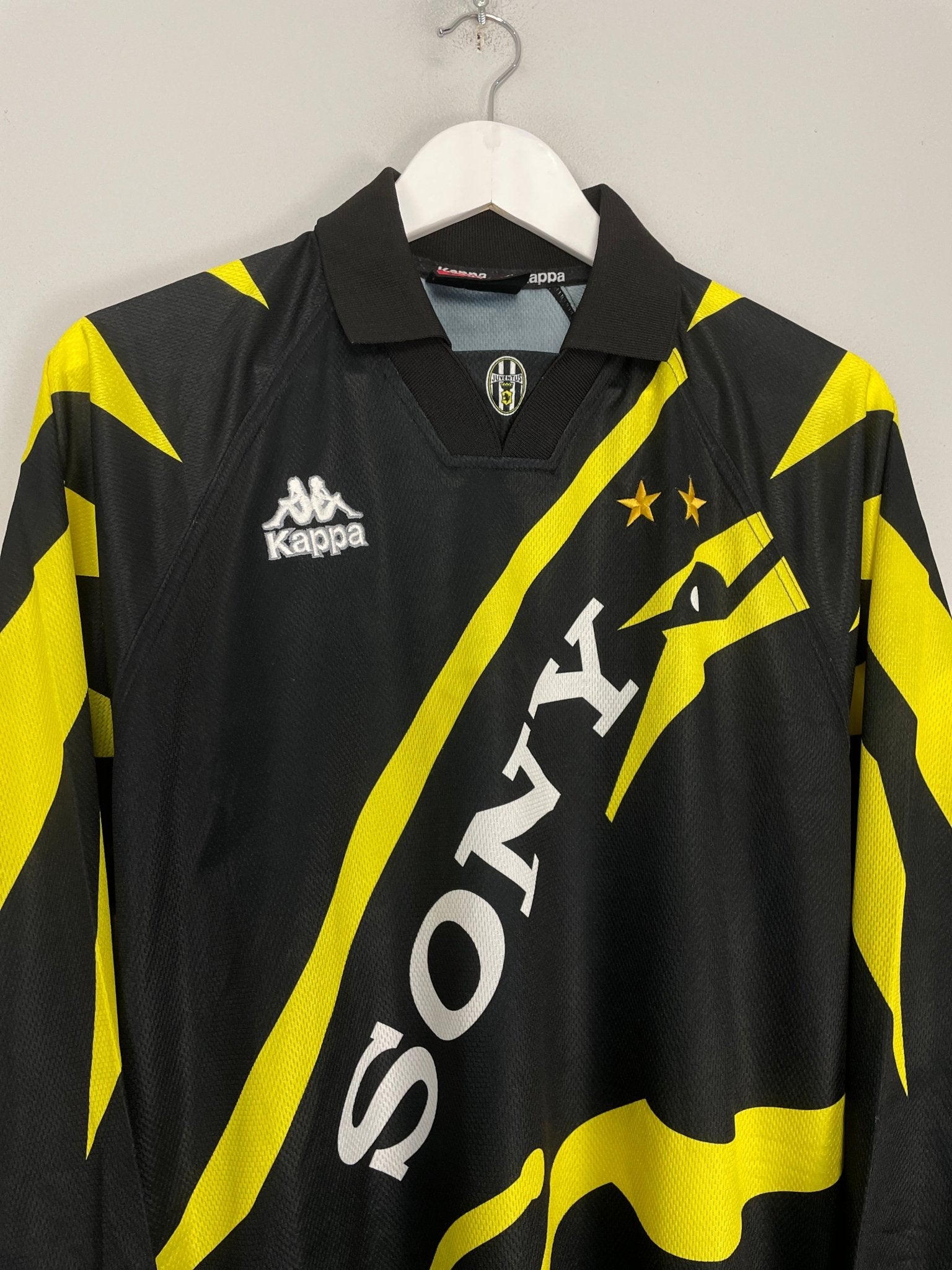 Shop 1995/96 JUVENTUS L/S THIRD SHIRT (L) KAPPA, classic football shirts, vintage football shirts & retro soccer jerseys at Cult Kits
