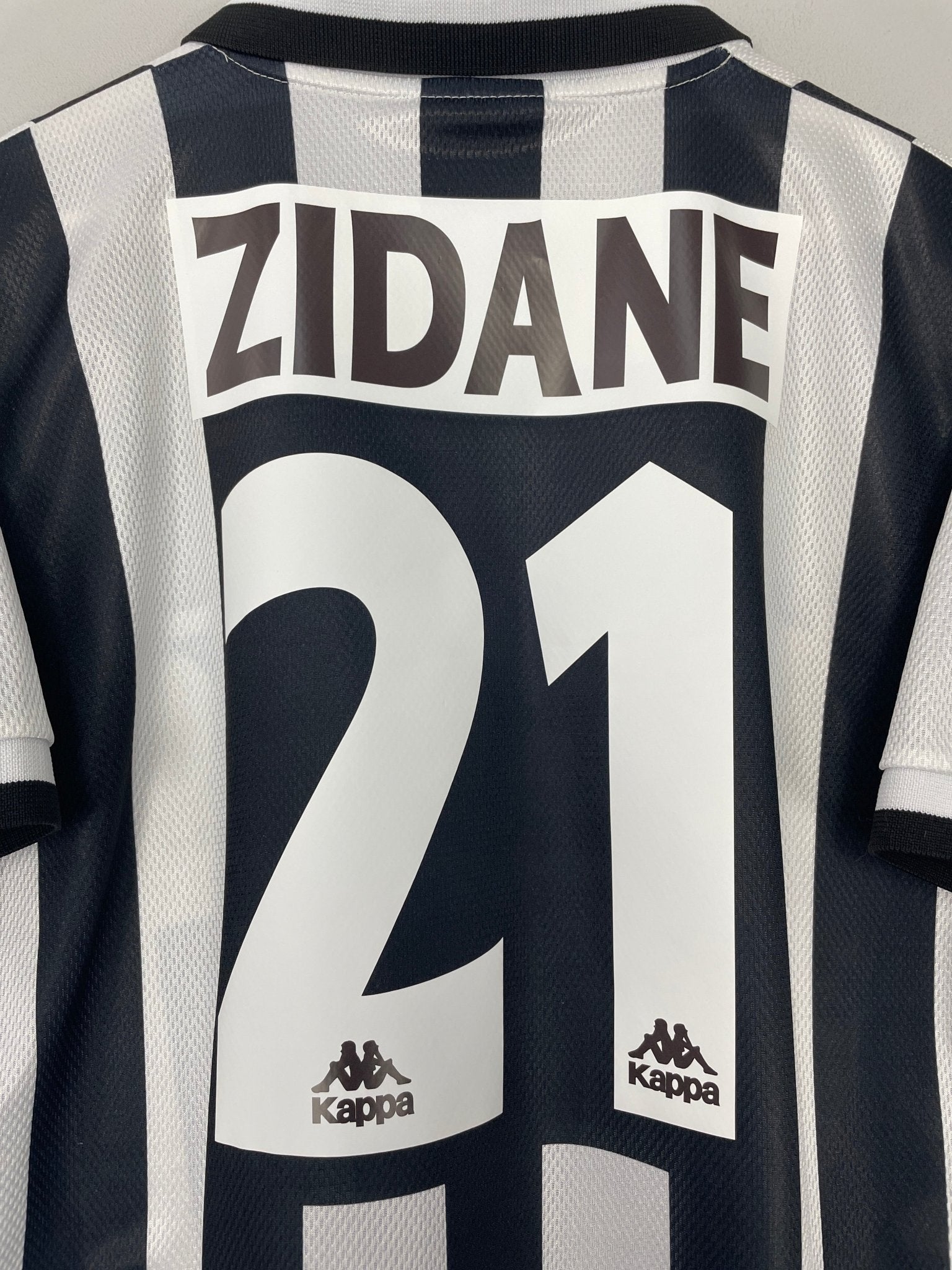 1995/96 JUVENTUS ZIDANE #21 HOME SHIRT (L) KAPPA – Cult Kits