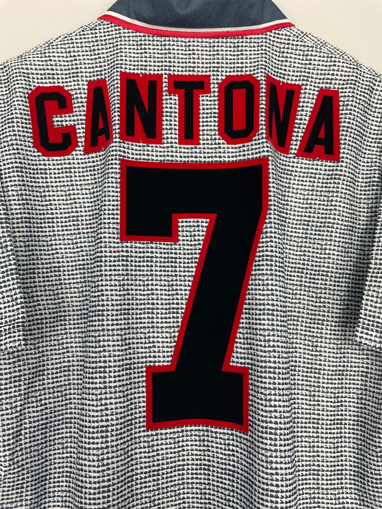 Shop 1995/96 MANCHESTER UNITED CANTONA #7 AWAY SHIRT (L) UMBRO, classic football shirts, vintage football shirts & retro soccer jerseys at Cult Kits