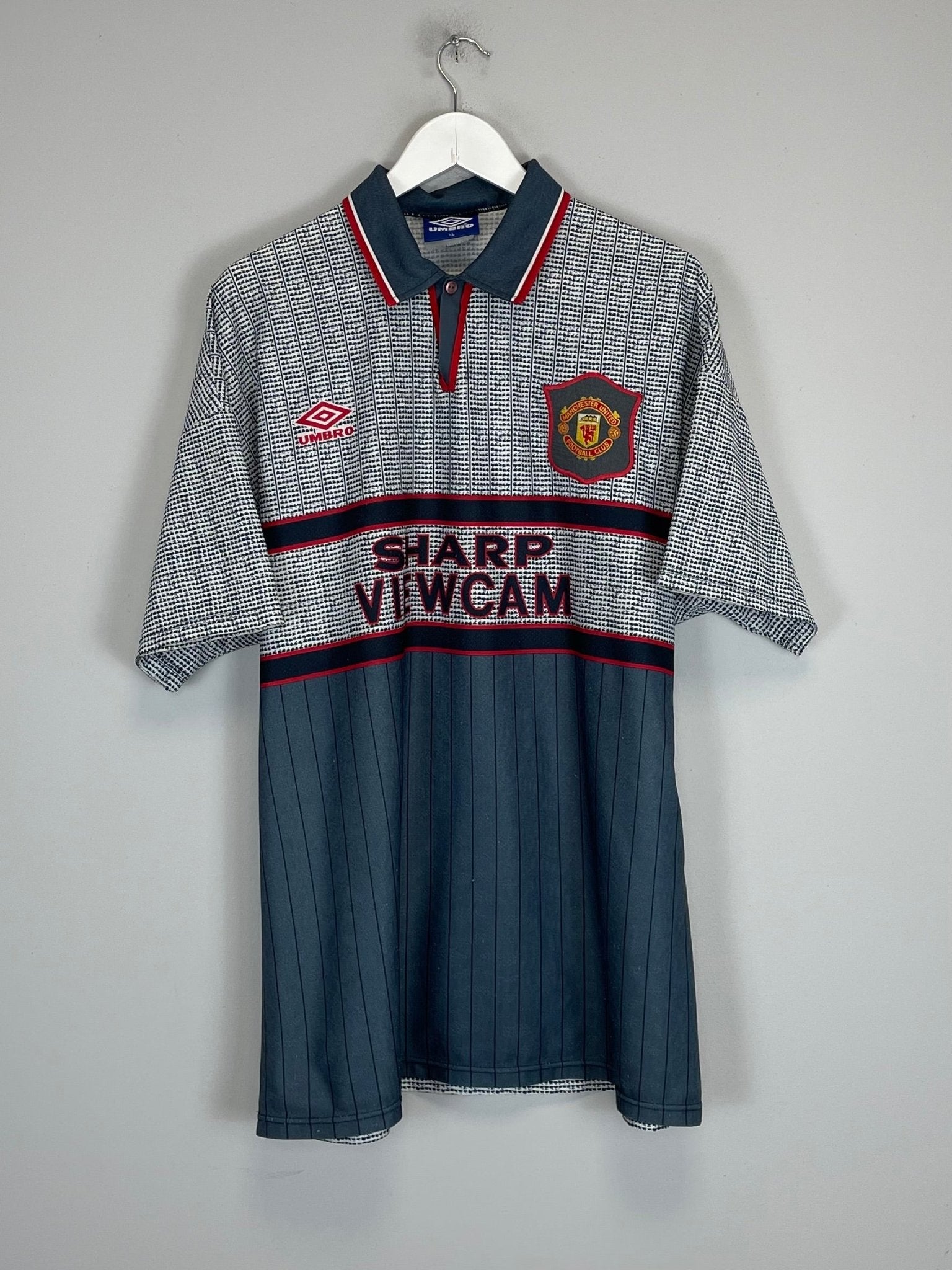 Shop 1995/96 MANCHESTER UNITED CANTONA #7 AWAY SHIRT (XL) UMBRO, classic football shirts, vintage football shirts & retro soccer jerseys at Cult Kits