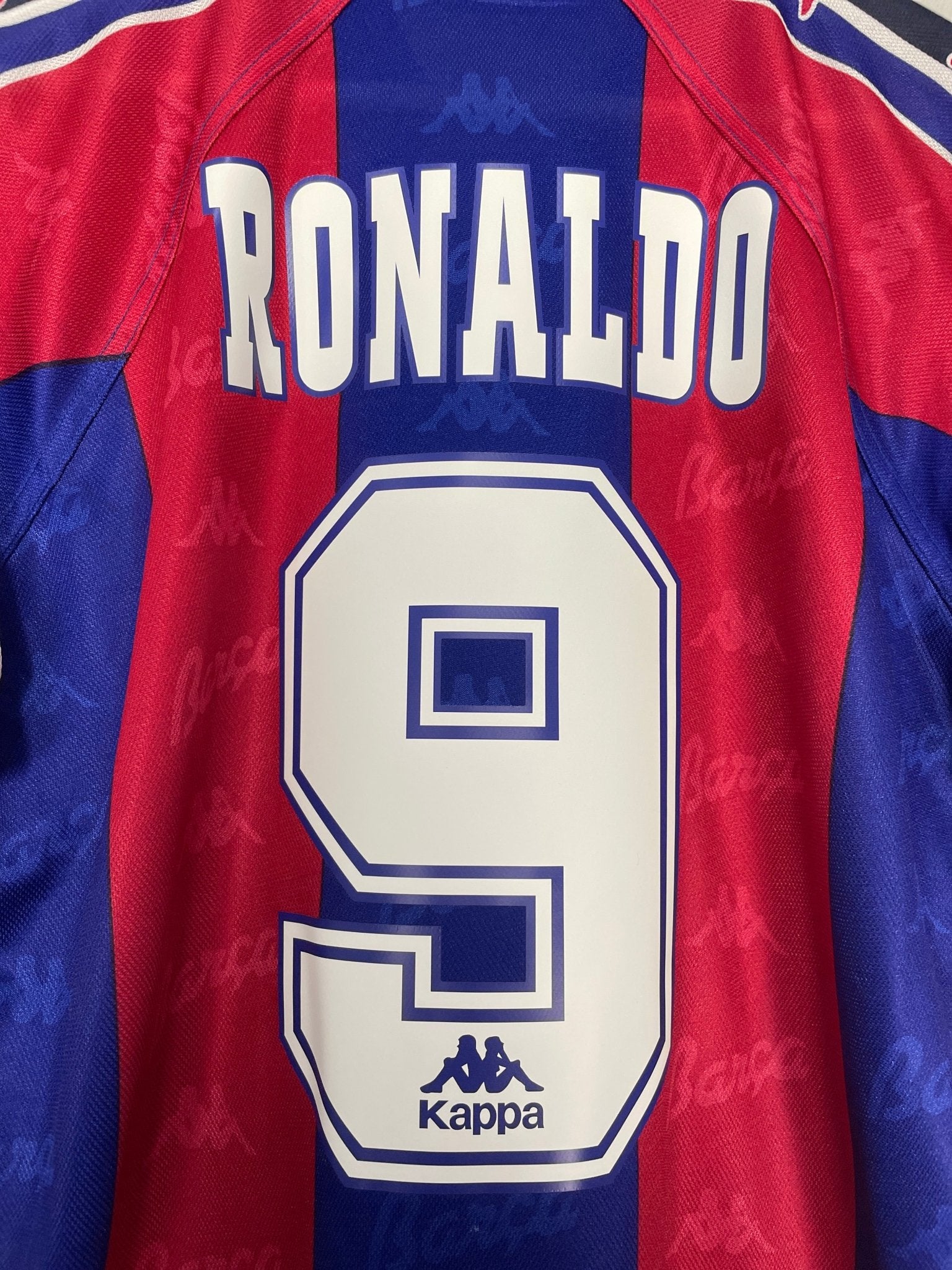 Shop 1995/97 BARCELONA RONALDO #9 HOME SHIRT (M) KAPPA, classic football shirts, vintage football shirts & retro soccer jerseys at Cult Kits