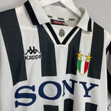 Shop 1995/97 JUVENTUS HOME SHIRT (L) KAPPA, classic football shirts, vintage football shirts & retro soccer jerseys at Cult Kits