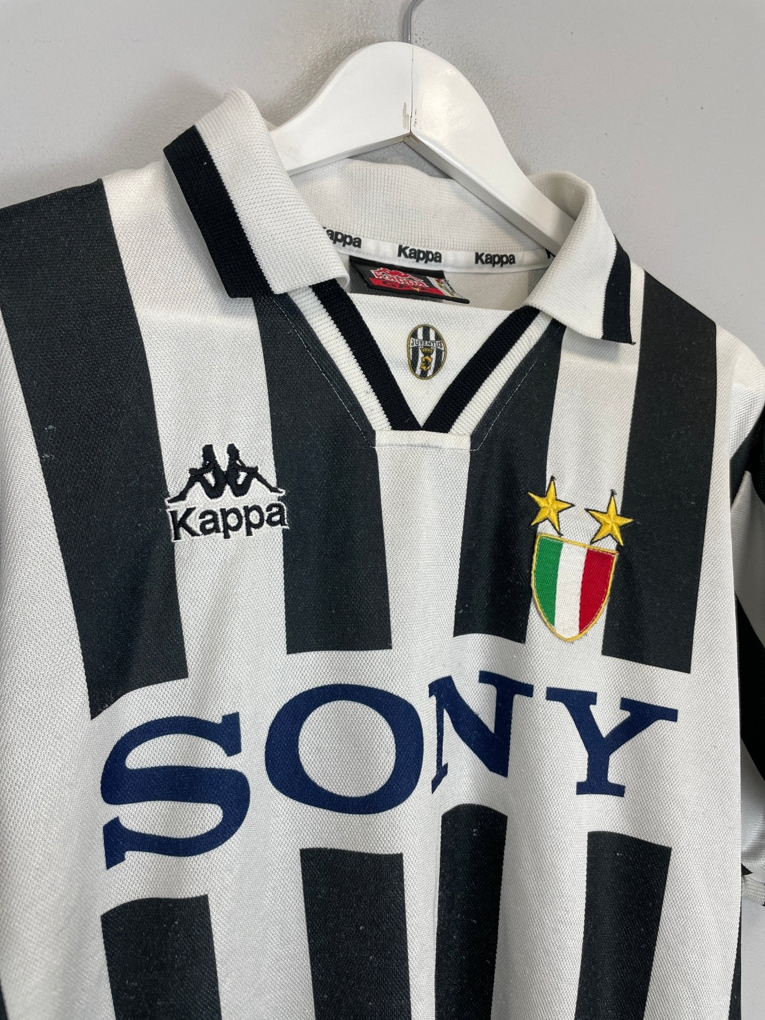 Shop 1995/97 JUVENTUS HOME SHIRT (L) KAPPA, classic football shirts, vintage football shirts & retro soccer jerseys at Cult Kits