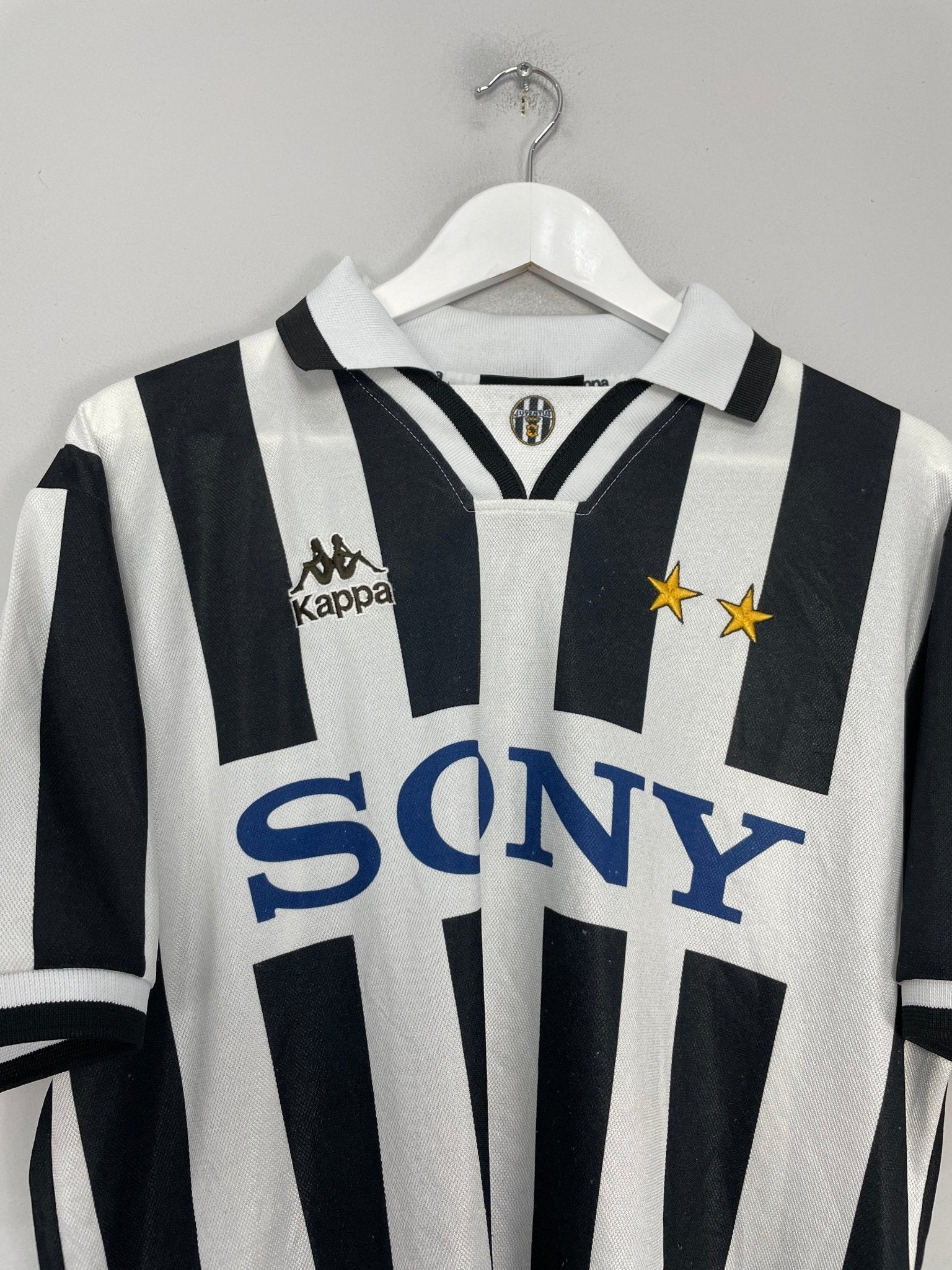 Shop 1995/97 JUVENTUS HOME SHIRT (L) KAPPA, classic football shirts, vintage football shirts & retro soccer jerseys at Cult Kits