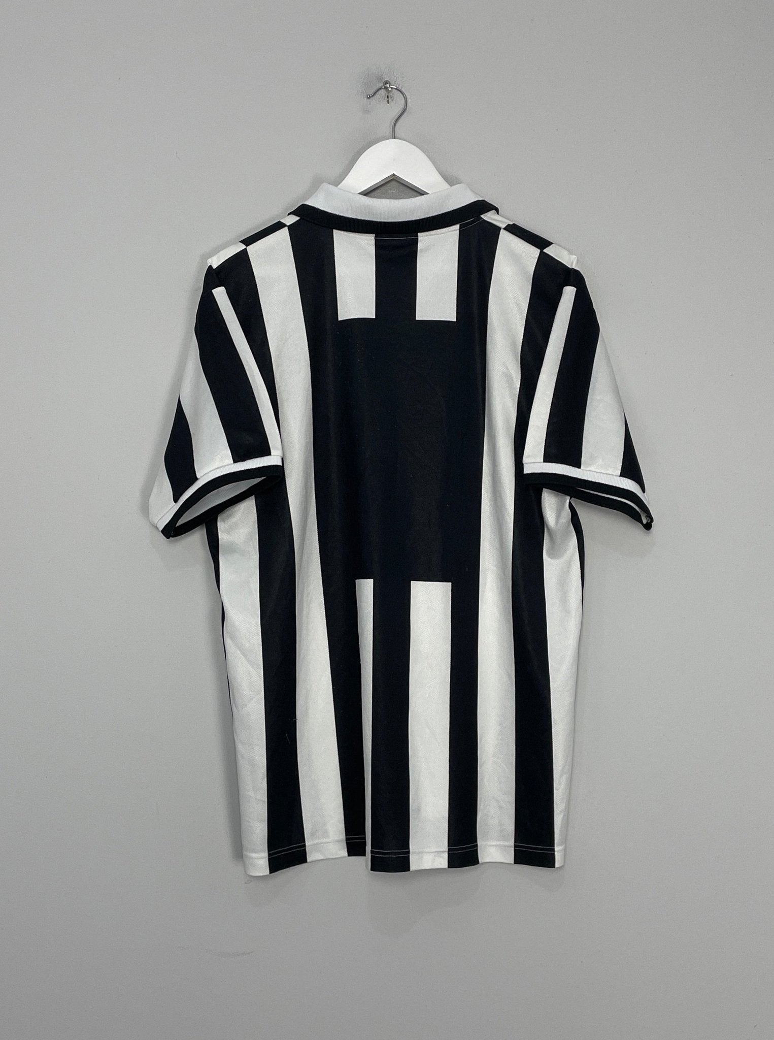 Shop 1995/97 JUVENTUS HOME SHIRT (L) KAPPA, classic football shirts, vintage football shirts & retro soccer jerseys at Cult Kits