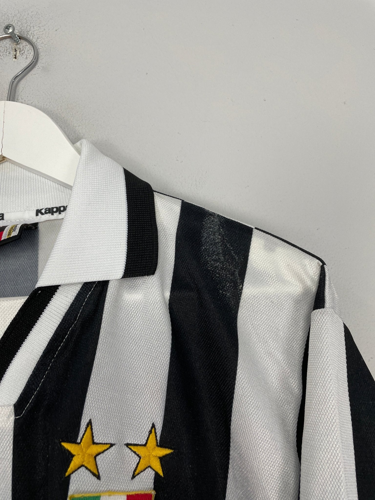 Shop 1995/97 JUVENTUS HOME SHIRT (L) KAPPA, classic football shirts, vintage football shirts & retro soccer jerseys at Cult Kits
