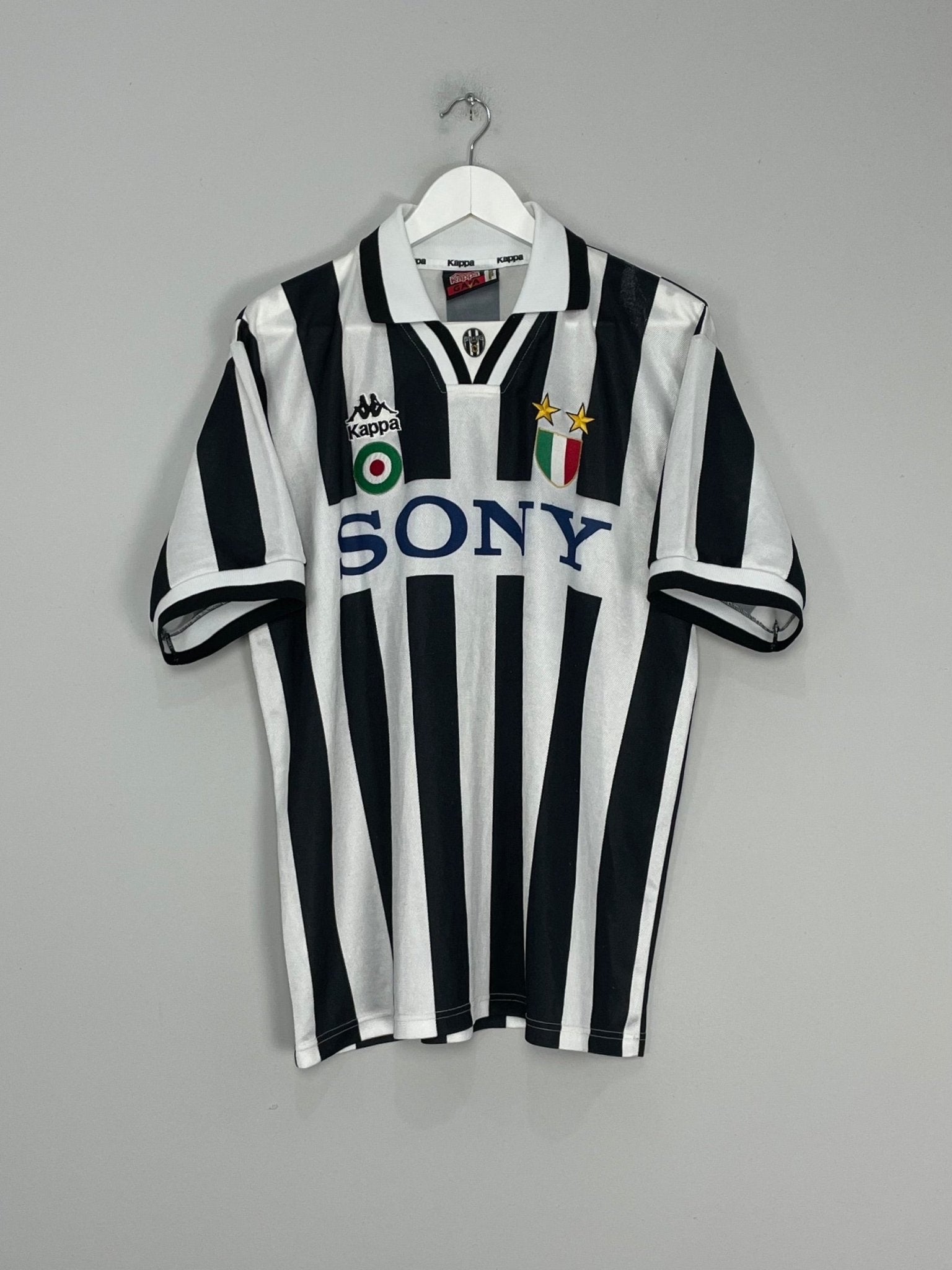Shop 1995/97 JUVENTUS HOME SHIRT (L) KAPPA, classic football shirts, vintage football shirts & retro soccer jerseys at Cult Kits