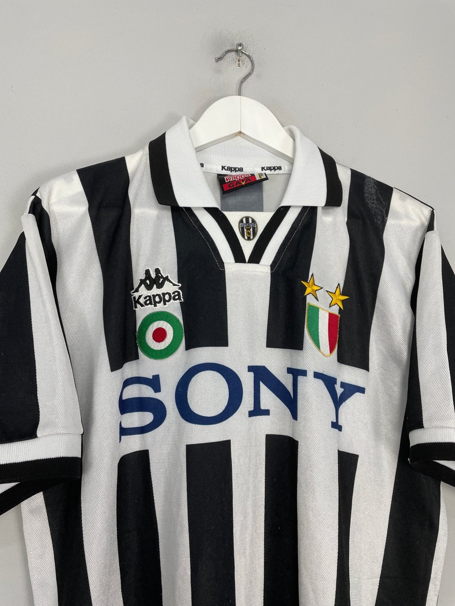 Shop 1995/97 JUVENTUS HOME SHIRT (L) KAPPA, classic football shirts, vintage football shirts & retro soccer jerseys at Cult Kits