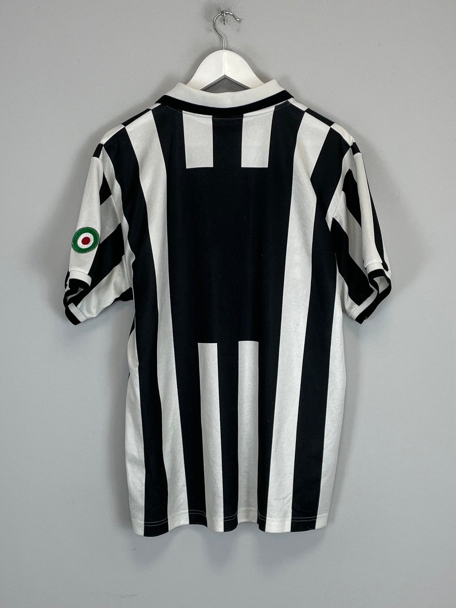 Shop 1995/97 JUVENTUS HOME SHIRT (L) KAPPA, classic football shirts, vintage football shirts & retro soccer jerseys at Cult Kits