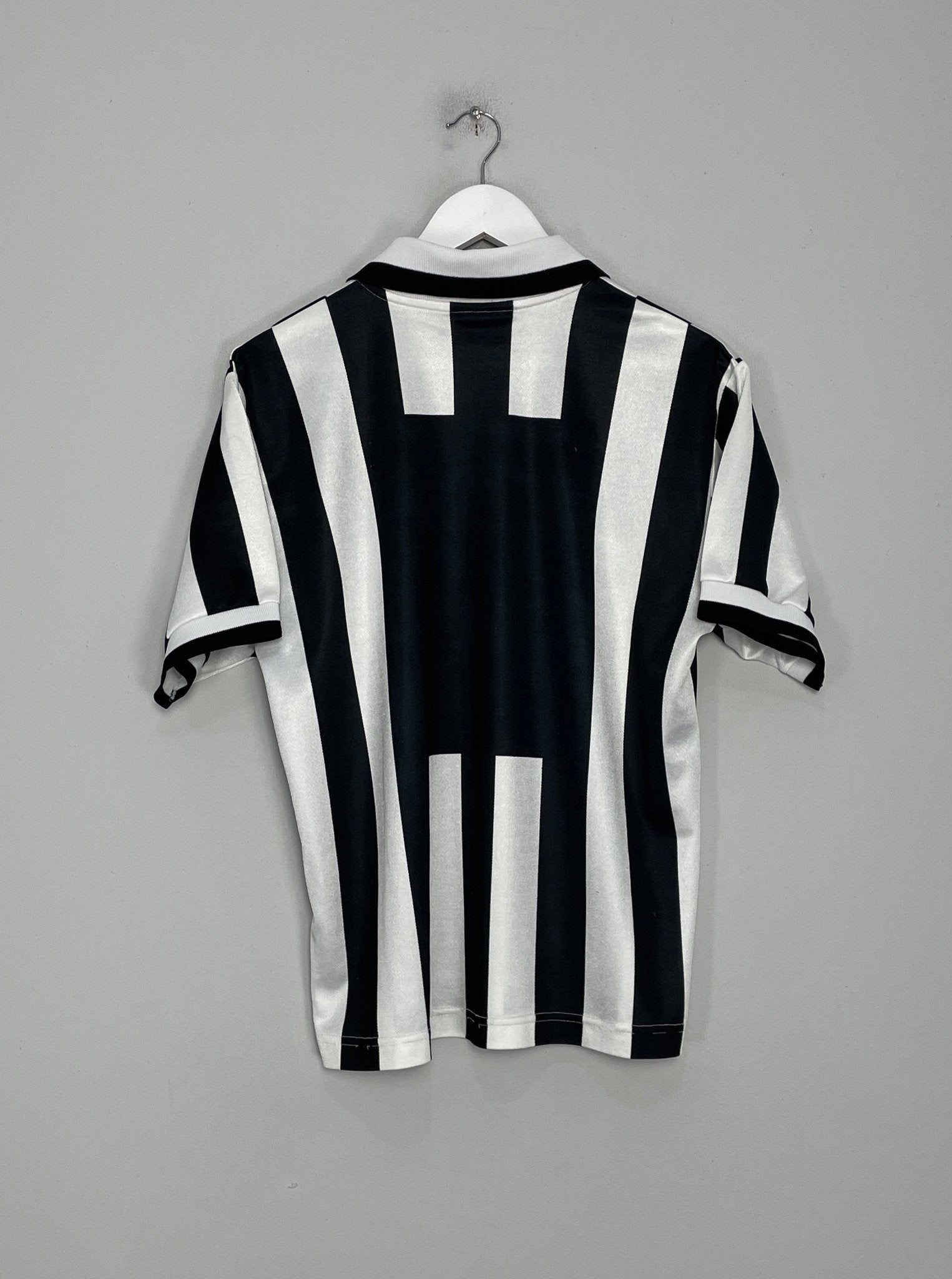 Shop 1995/97 JUVENTUS HOME SHIRT (S) KAPPA, classic football shirts, vintage football shirts & retro soccer jerseys at Cult Kits